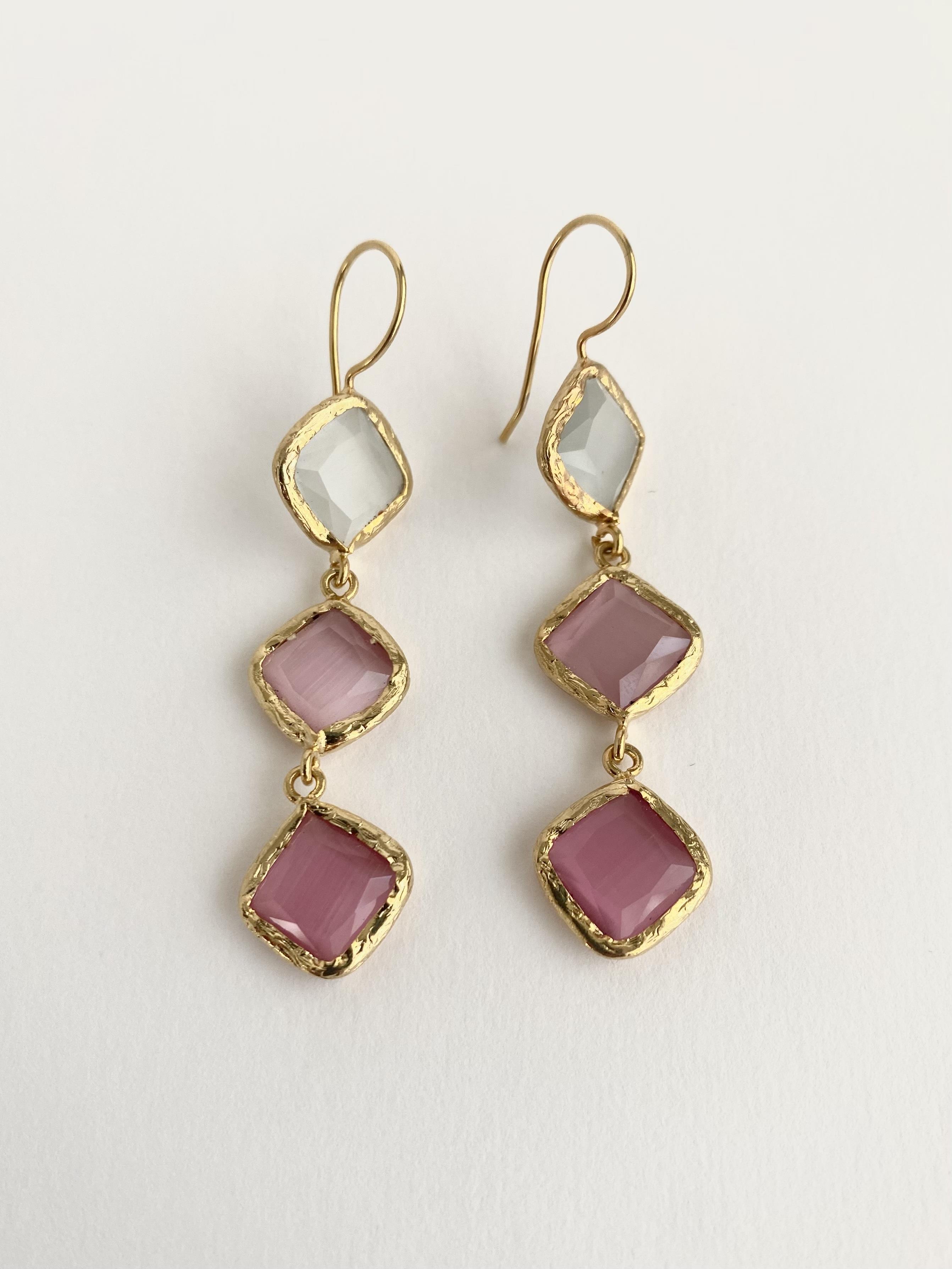 Özel Tasarım Kedi Gözü Kare Taşlı Sallantılı Küpe - Beyaz, Pembe