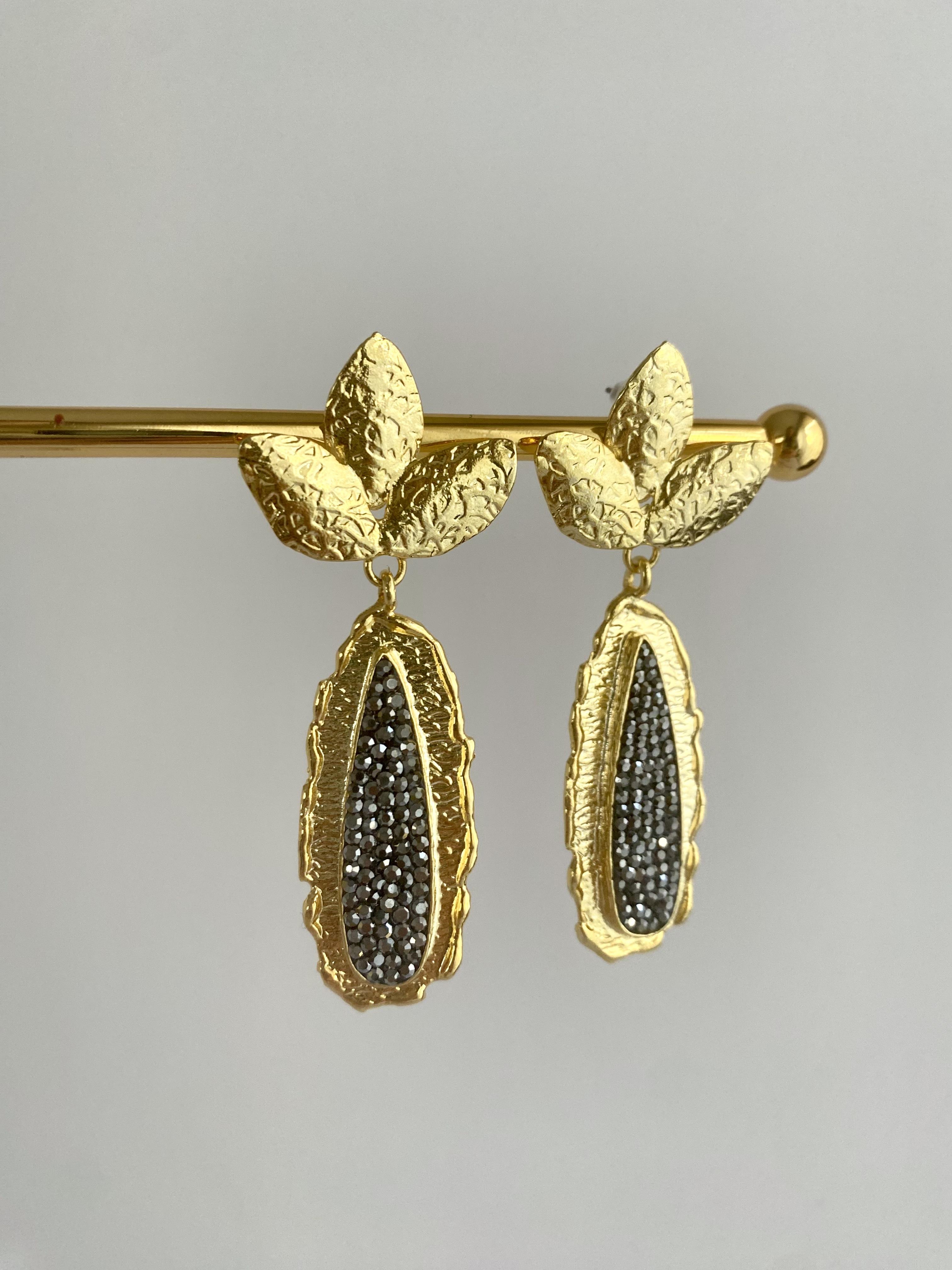 Özel Tasarım Markazit Gri Taşlı Yaprak Sallantılı Küpe