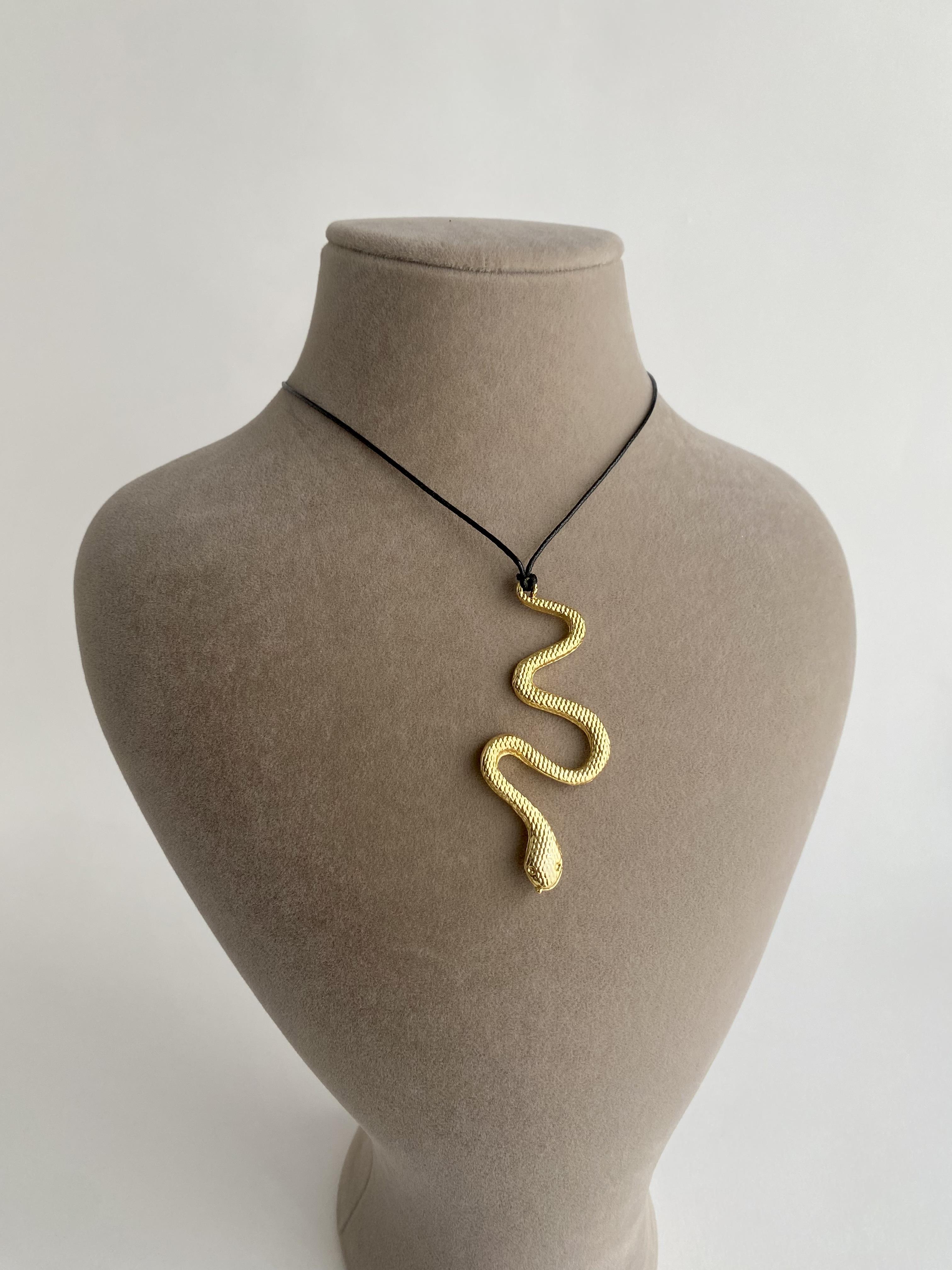 Şahmaran Orta Boy İpli Tasarım Kolye