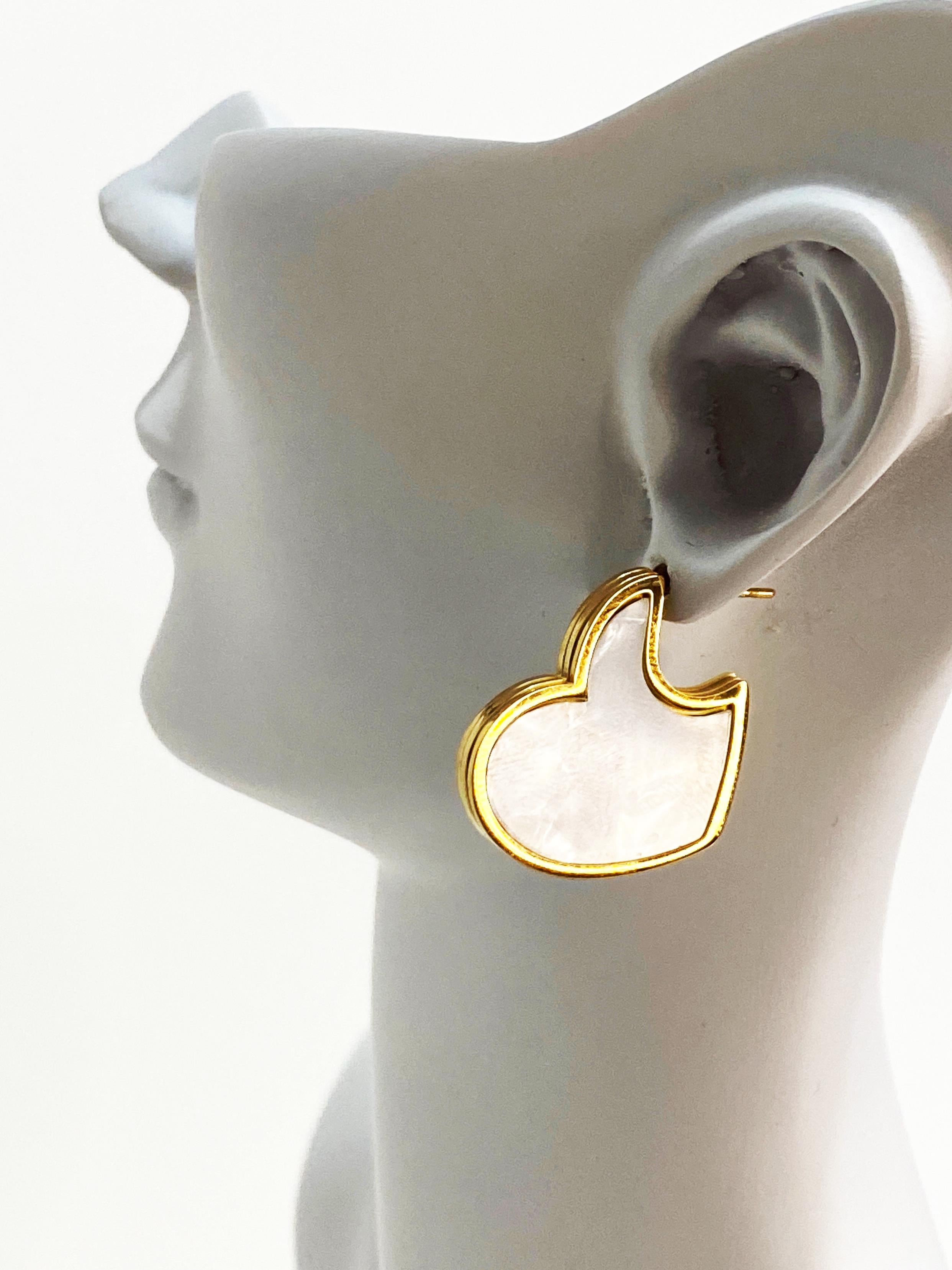 Sedef Kaplamalı Kalpli Çelik Küpe