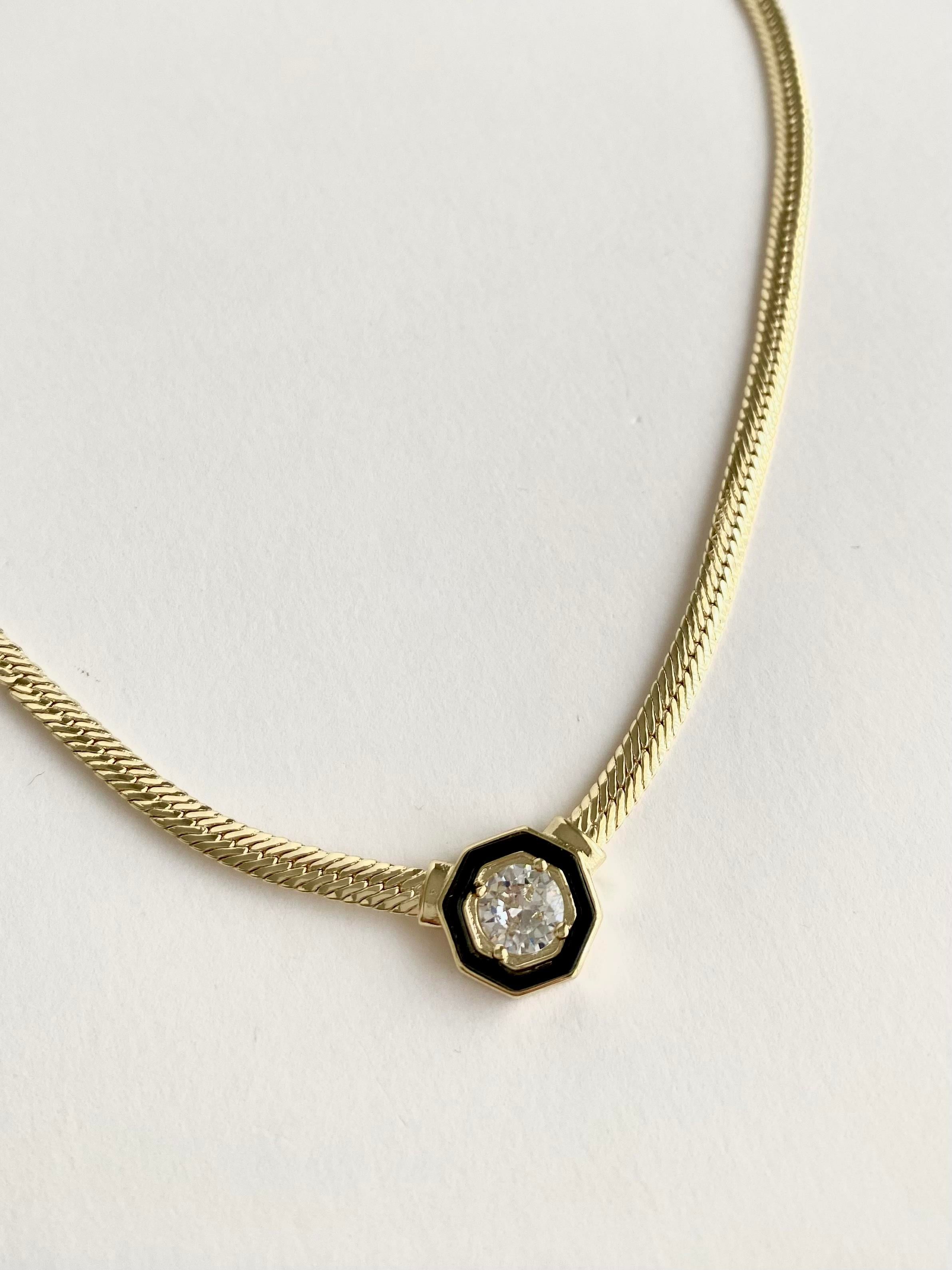 Serenay Avukat Leyla Siyah Mineli Altın Kaplama Hasır Kolye 