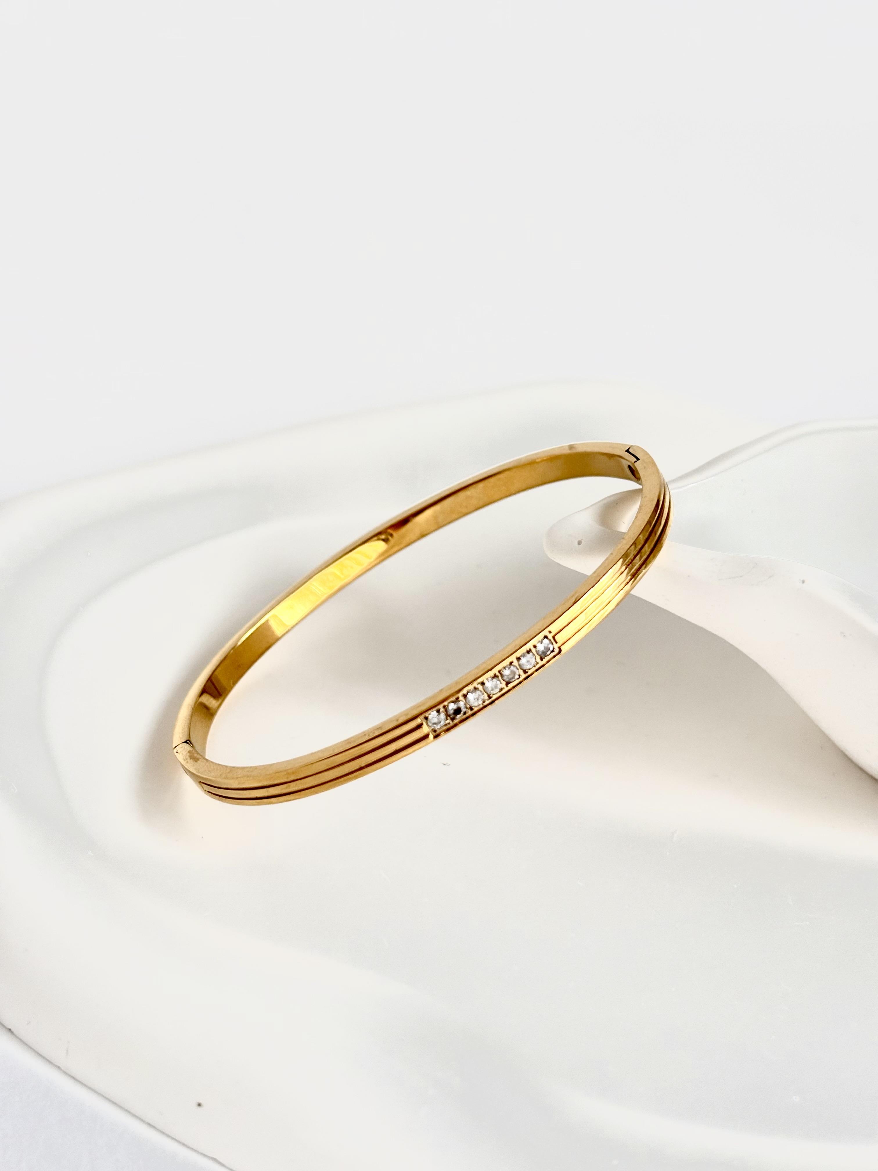 Sıra Beyaz Taşlı İnce Çelik Bileklik