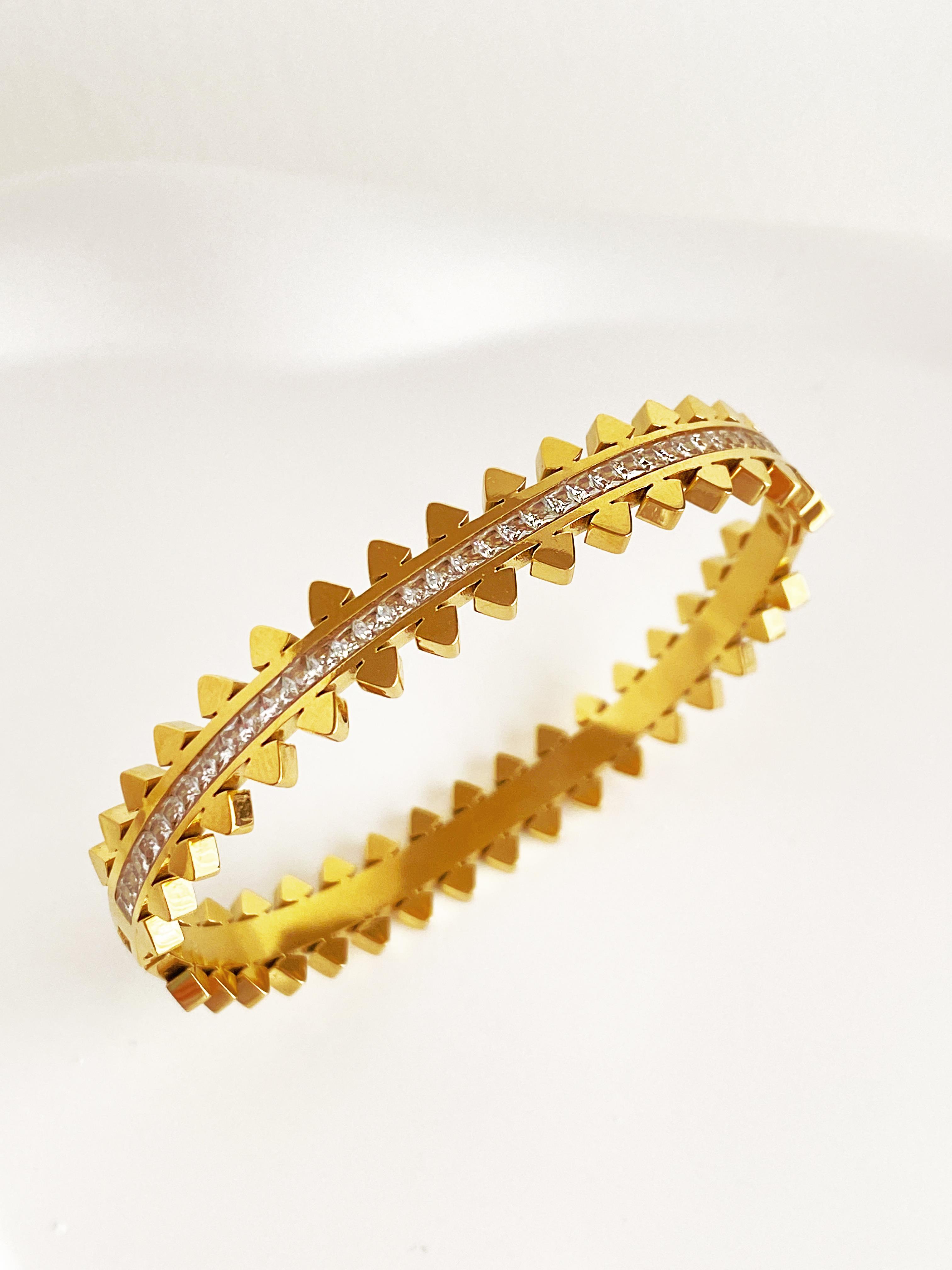 Taş İşlemeli Zarif Çelik Bilezik