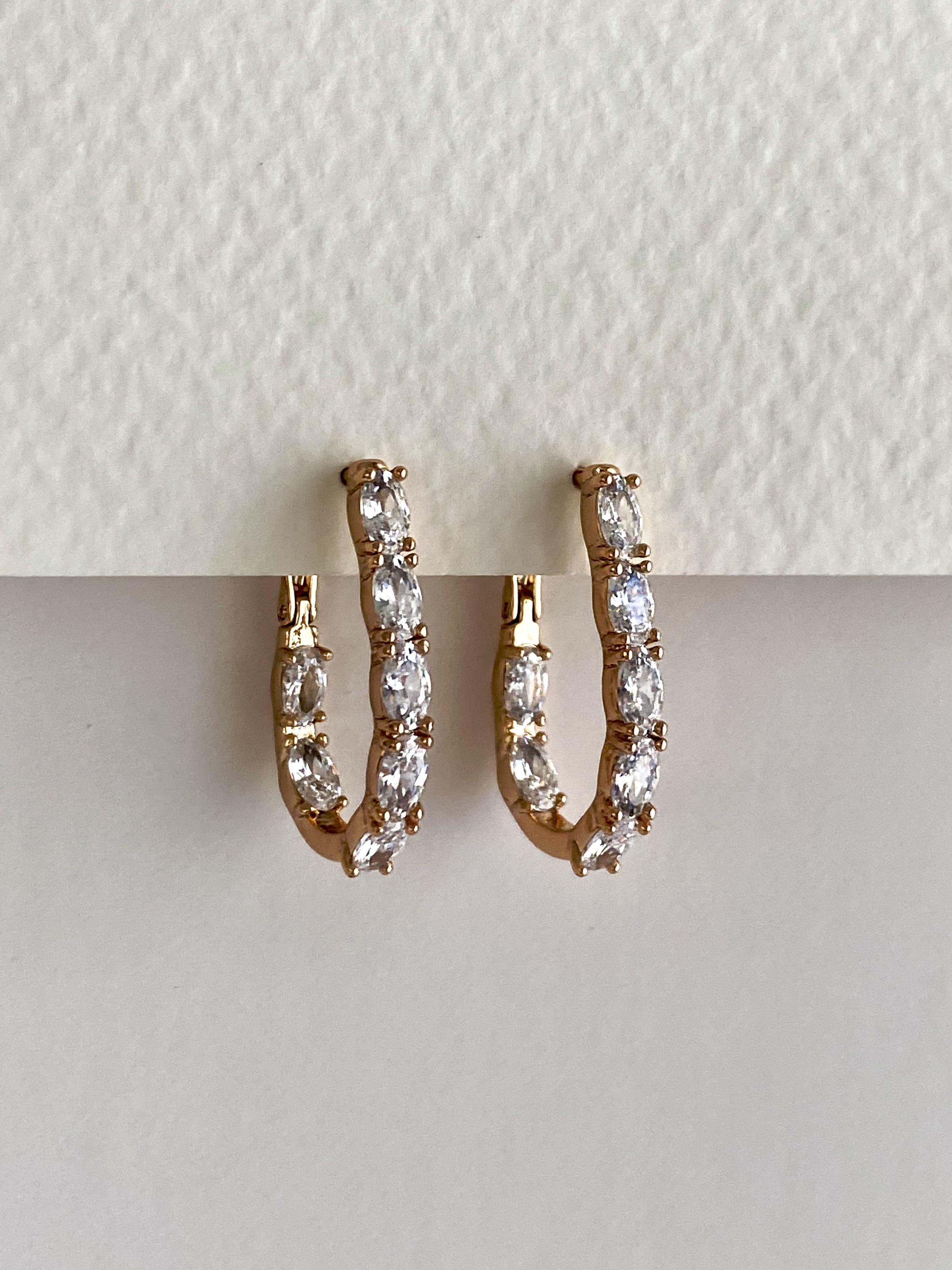 Zirkon Taşlı Çok Renkli Oval Küpe - Beyaz