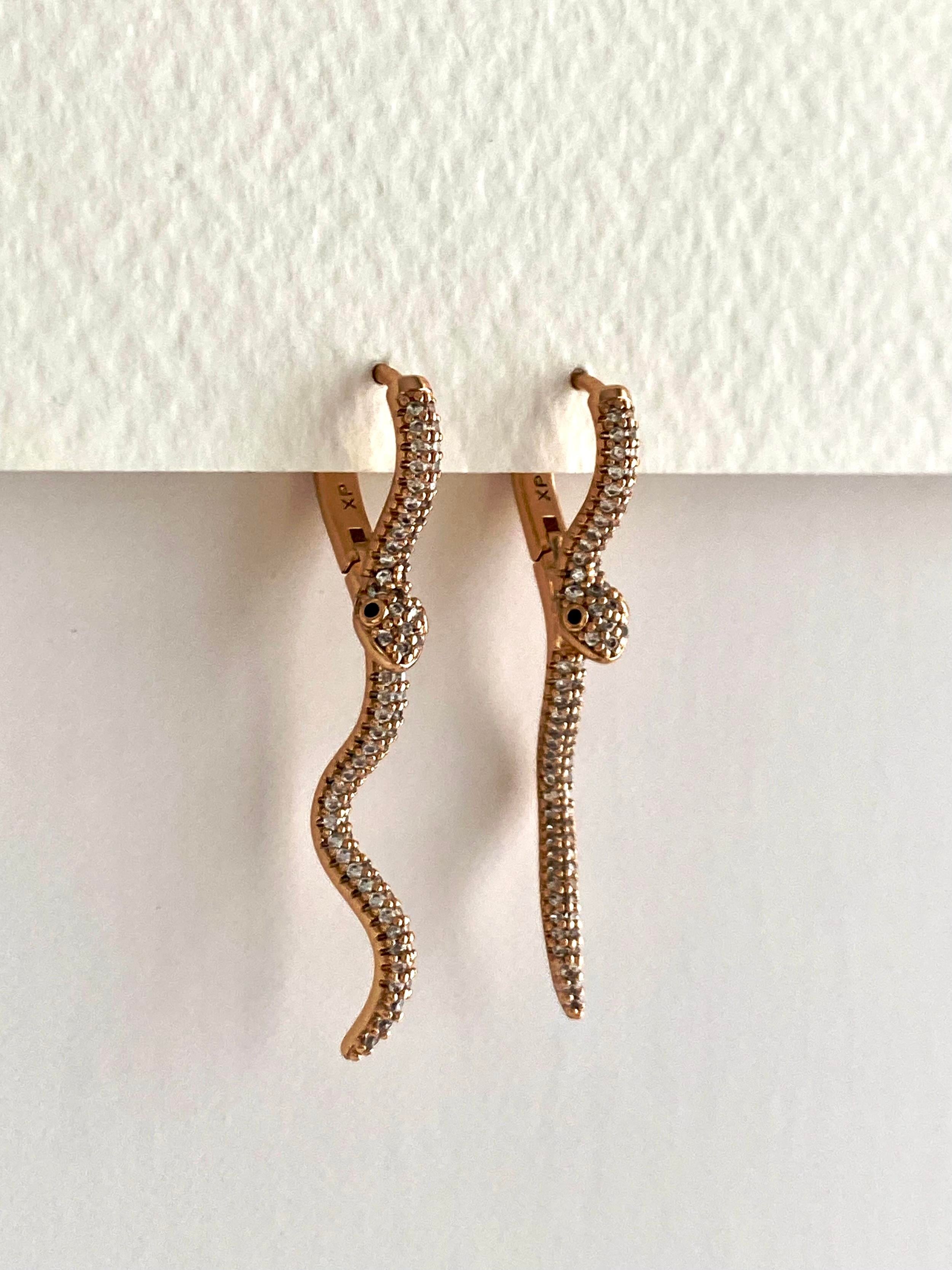 Zirkon Taşlı İnce Yılan Küpe