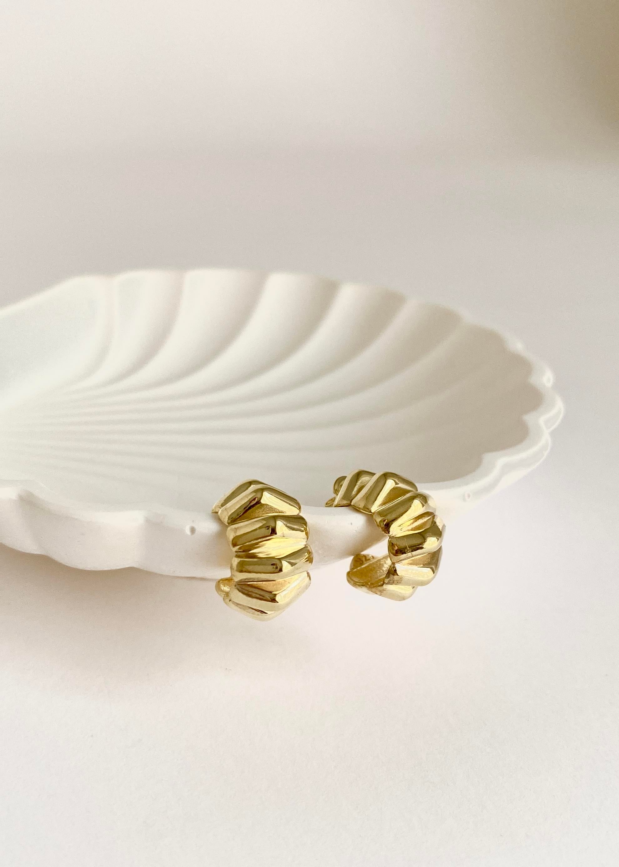 925 Ayar Gümüş Çizgili Mini Küpe