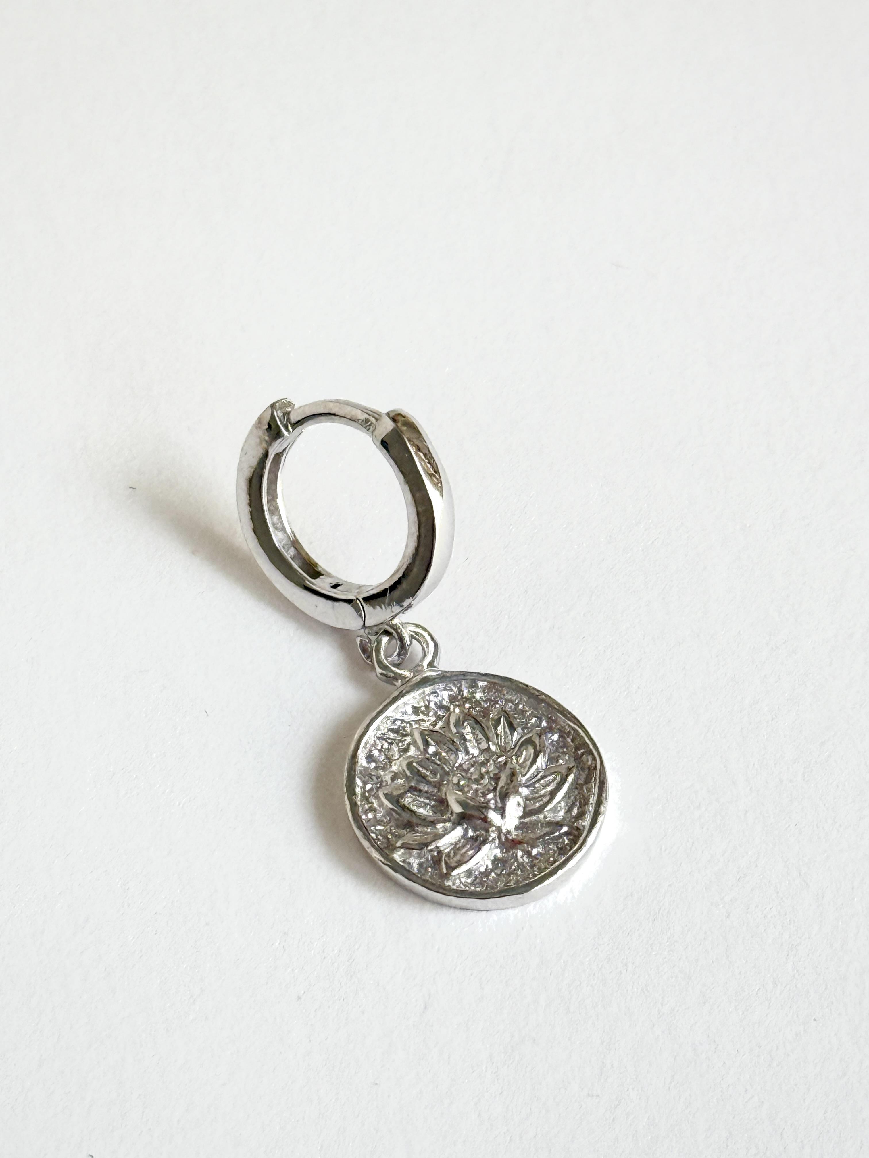 925 Ayar Gümüş Mini Lotus Tek Küpe-Sİlver