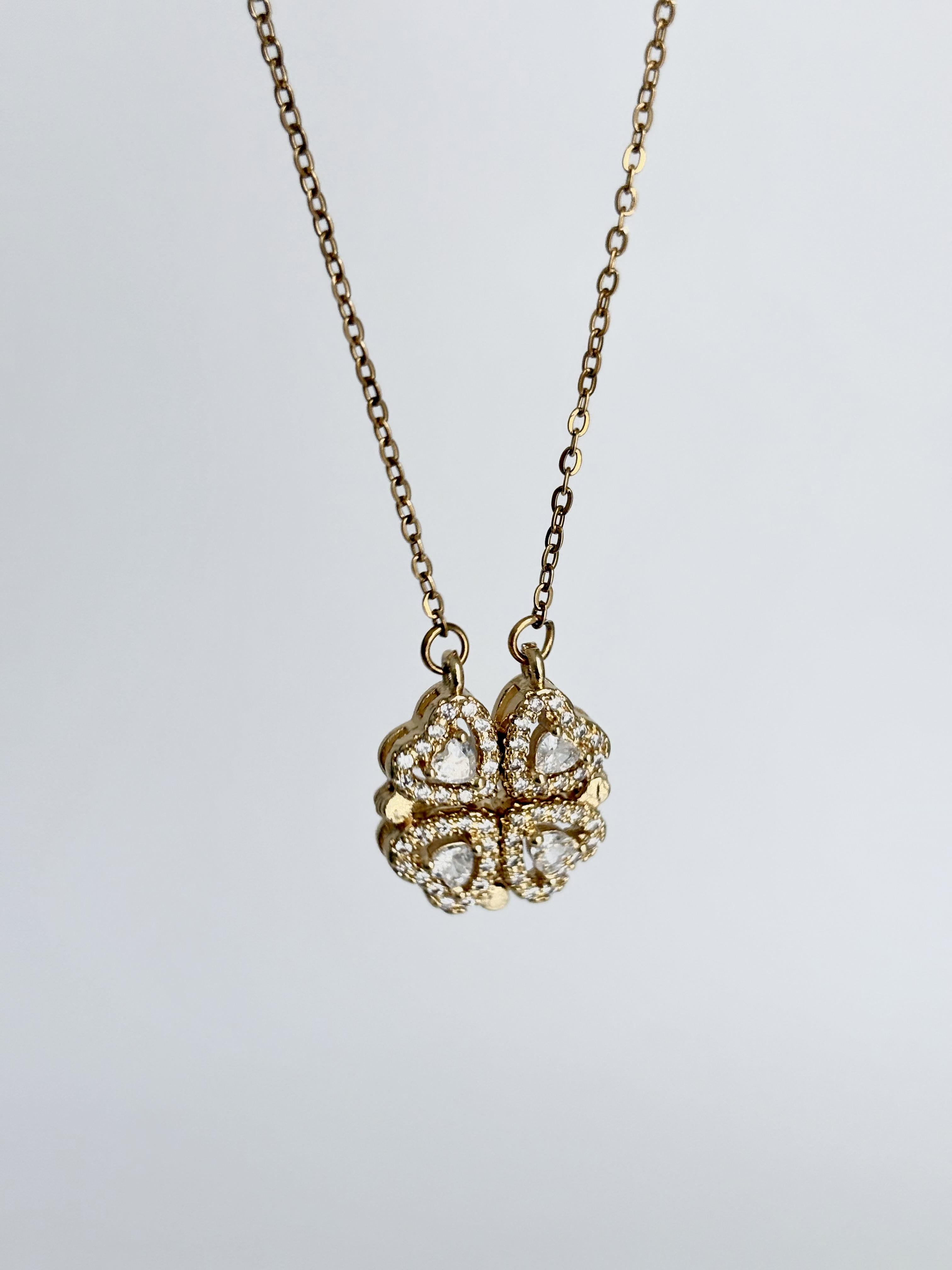 Açılır Yonca Çelik Kolye