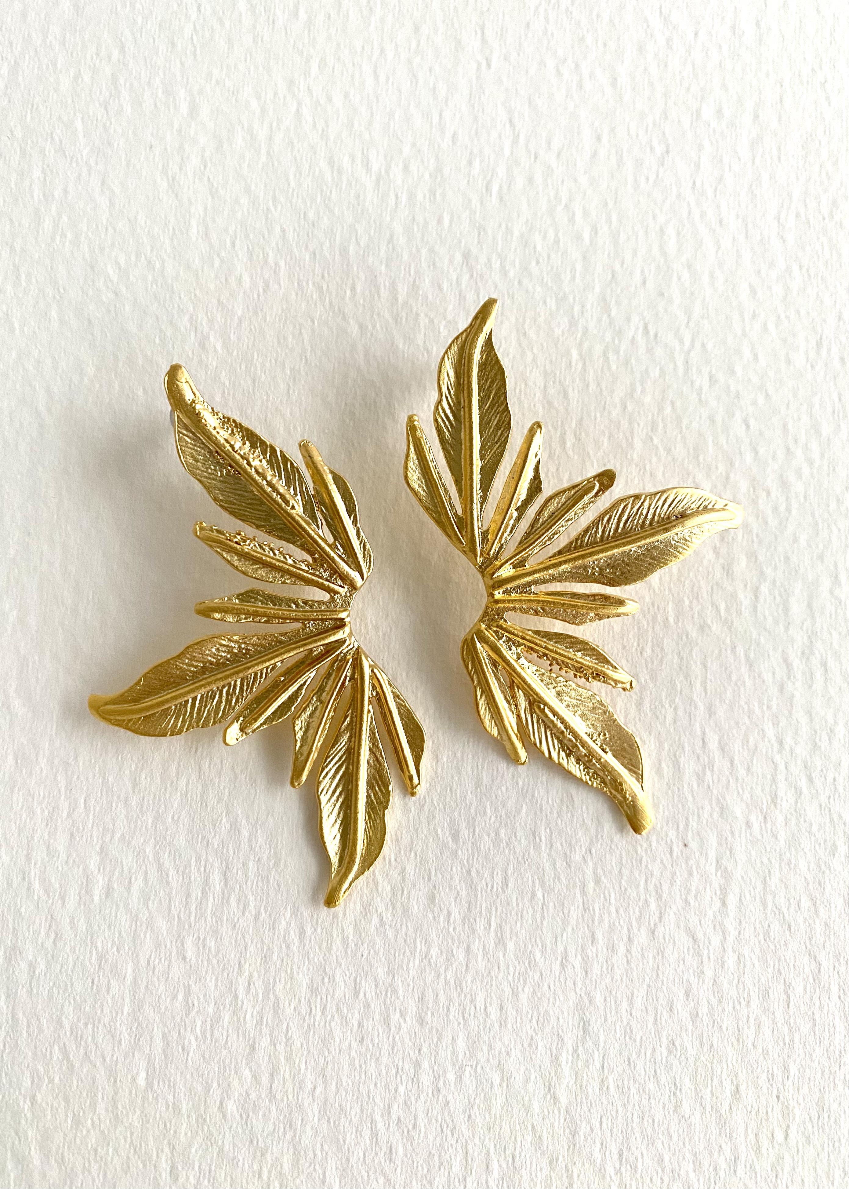 Özel Tasarım Mat Kaplama Lilyum Çiçek Küpe