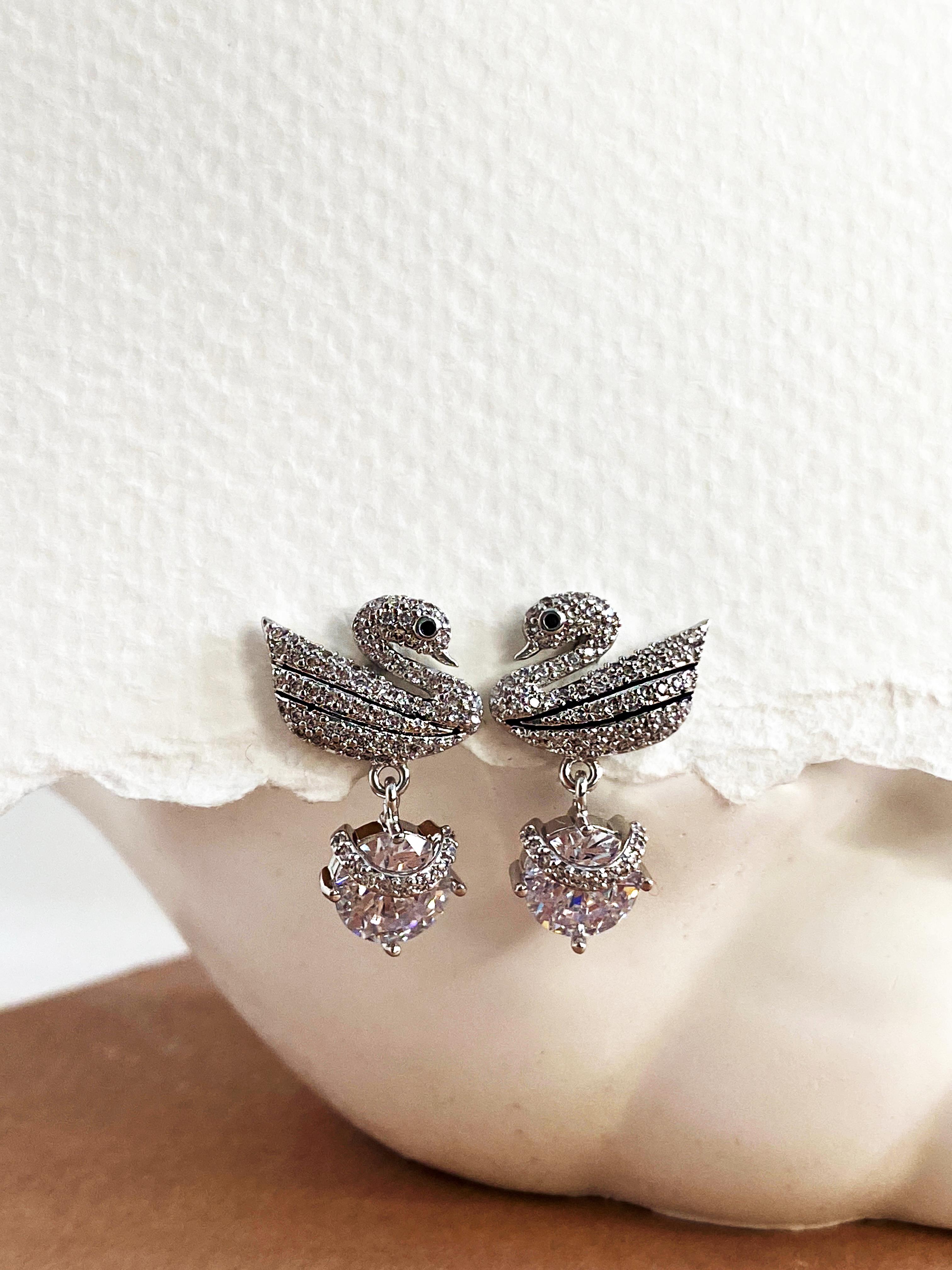 Rodyum Kaplamalı Zirkon Taşlı Swarovski Kuğu Abiye Küpe