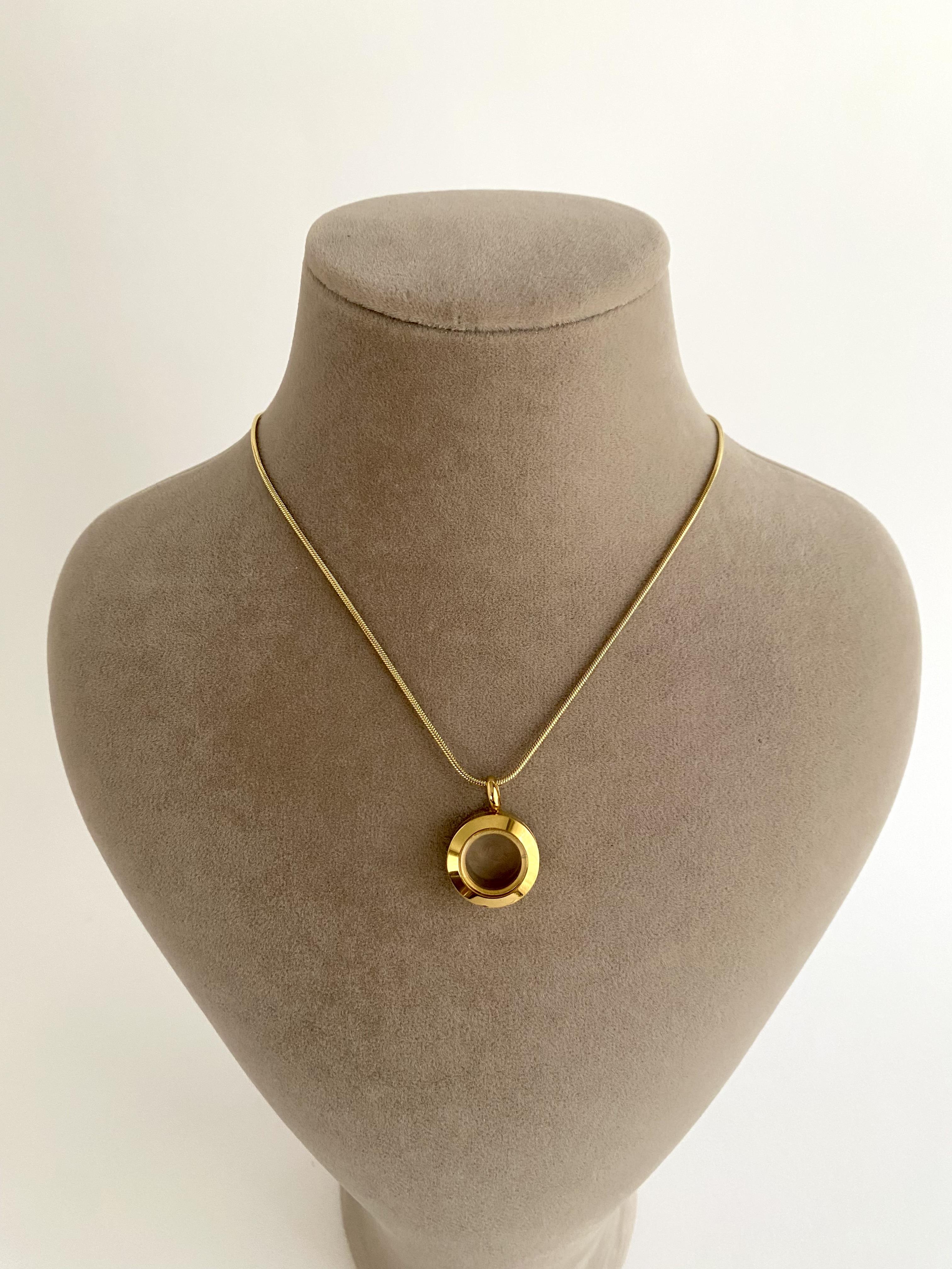 Şeffaf Kutulu Çelik Kolye 