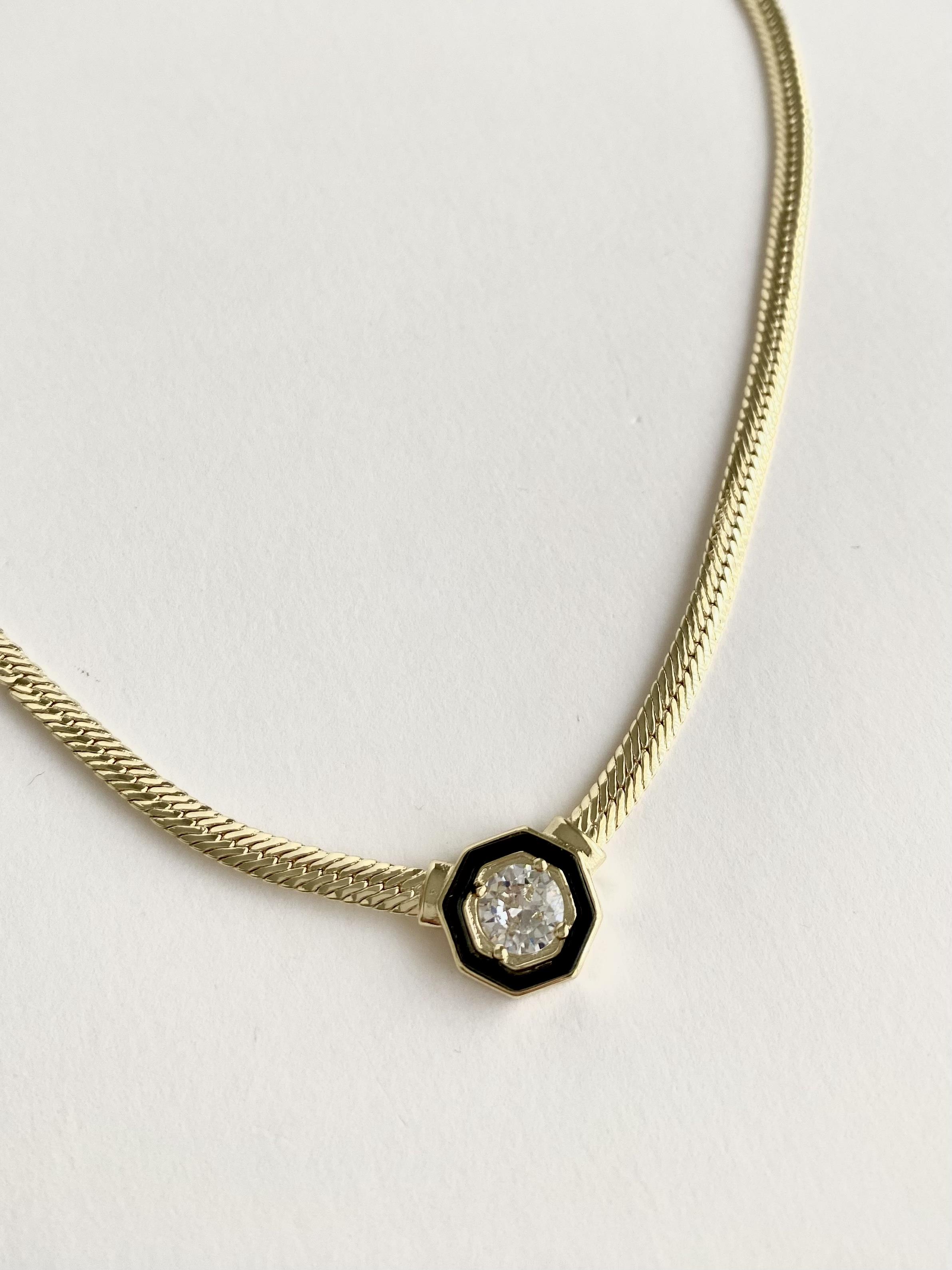 Serenay Avukat Leyla Siyah Mineli Altın Kaplama Hasır Kolye 