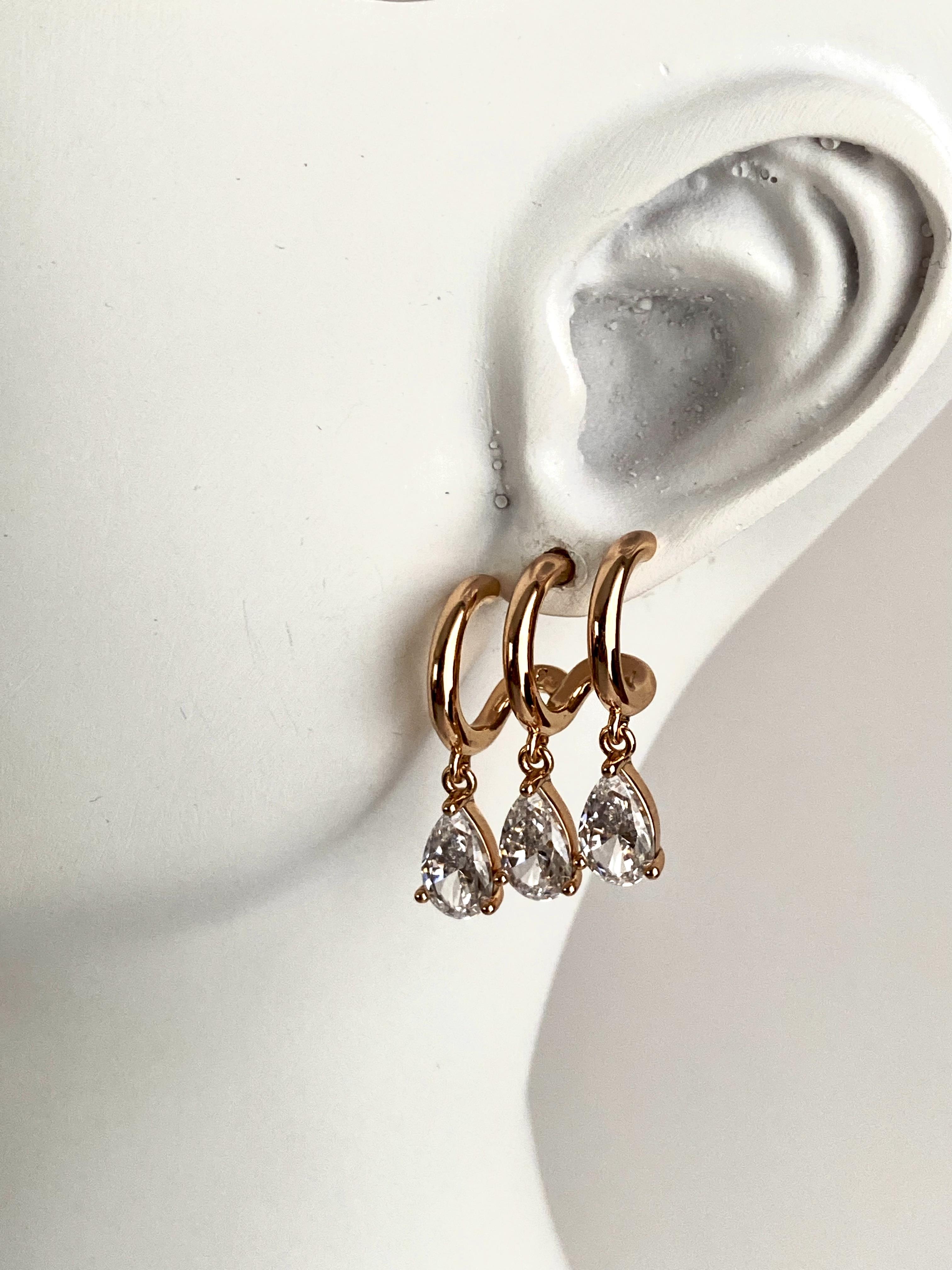 Üçlü Görünen Zirkon Taşlı Damla Sallantılı Rose Küpe