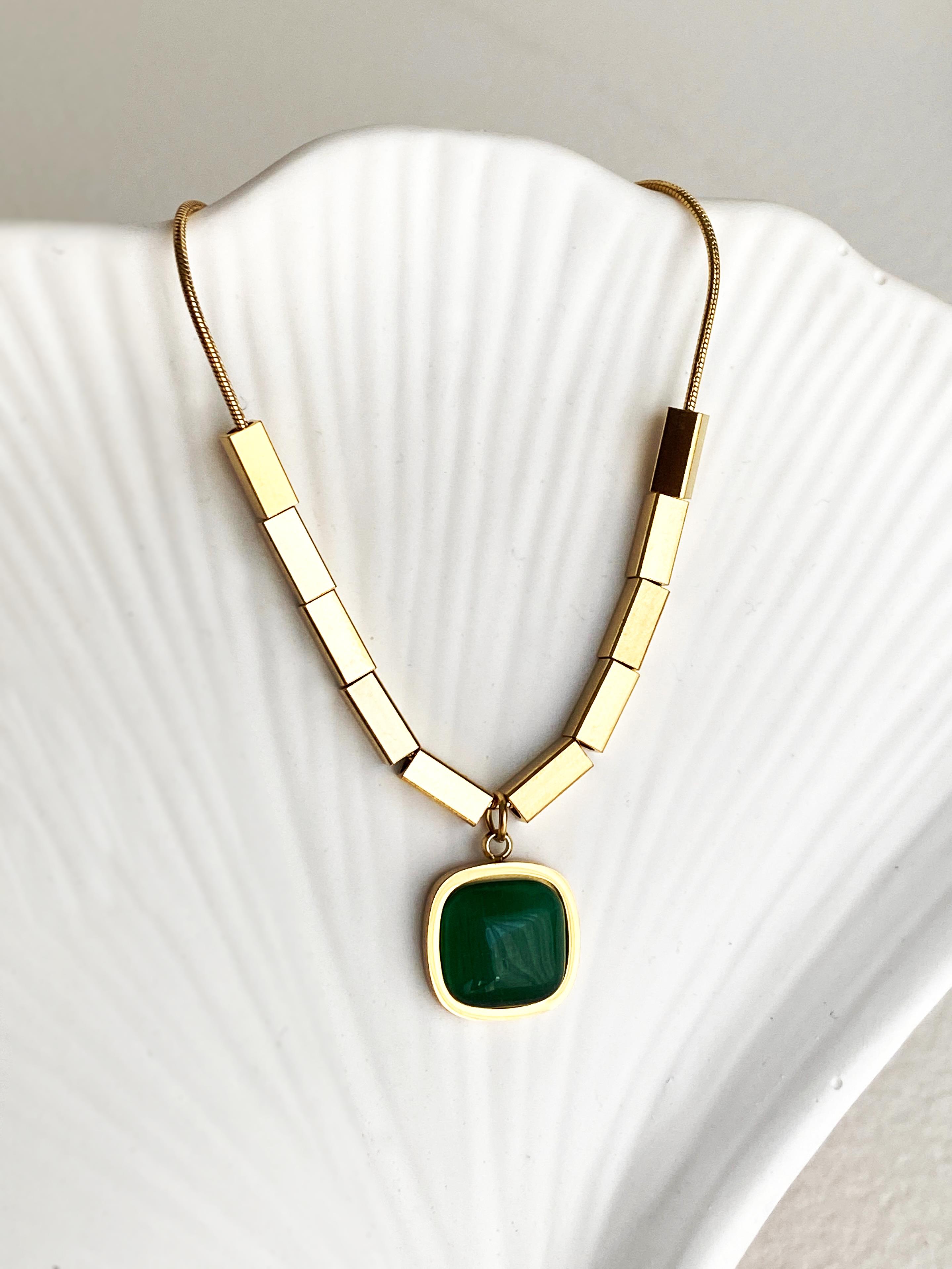 Yeşil Kare Taşlı Çelik Kolye