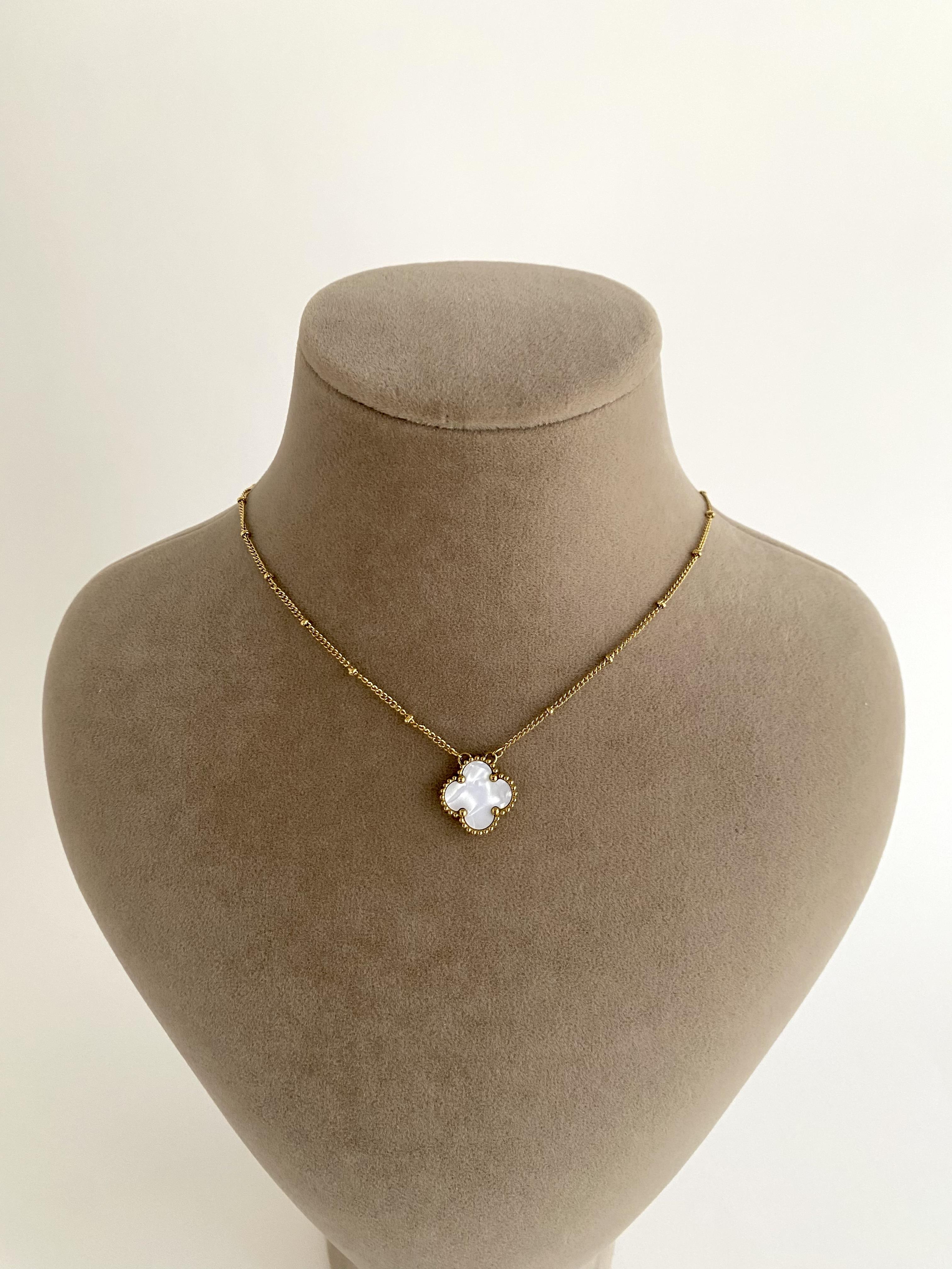 Yonca Uçlu Çelik Zincir Kolye - Beyaz