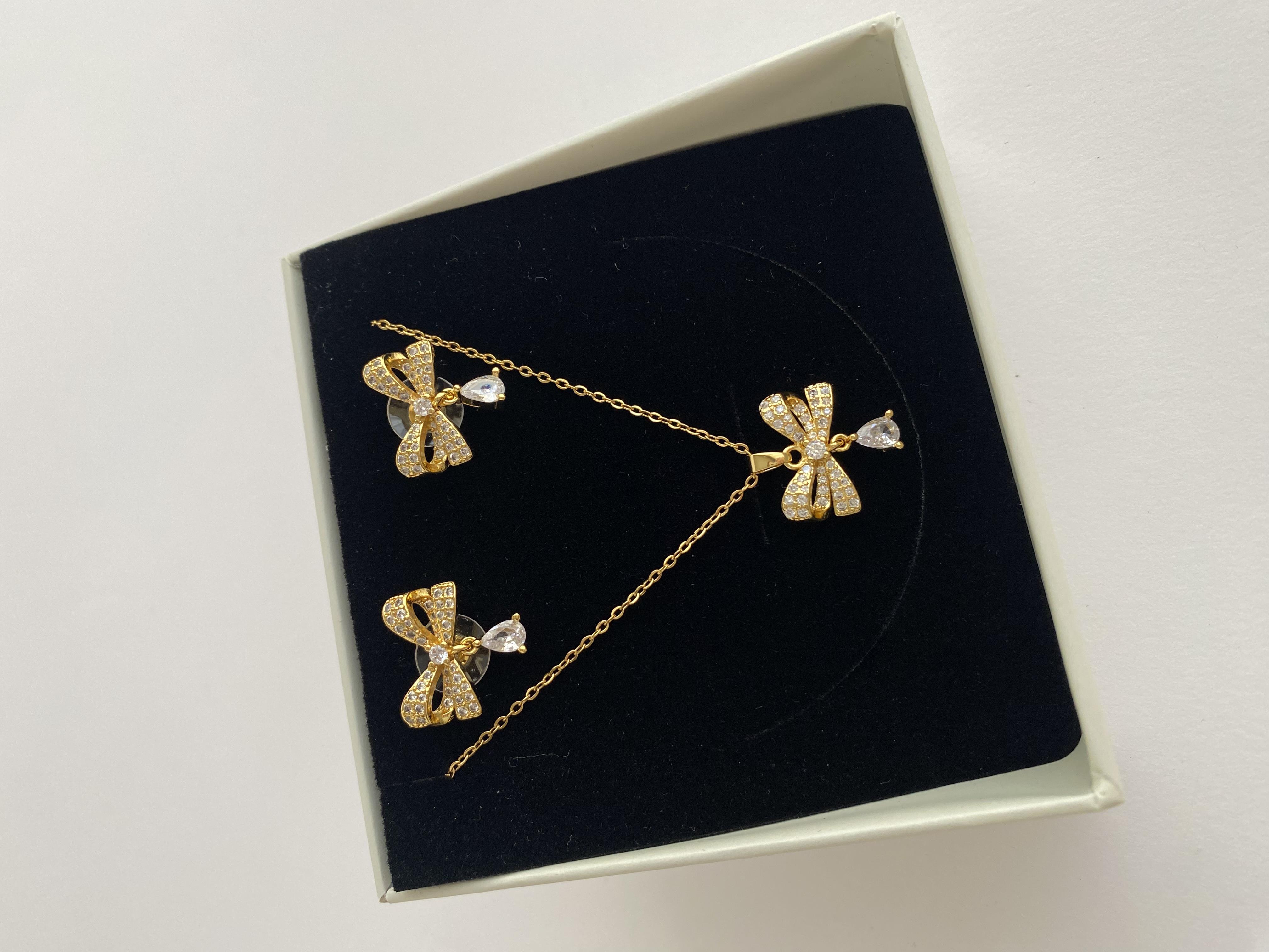 Zirkon Taşlı Fiyonk Çelik Kolye ve Çelik Küpe Seti-Gold