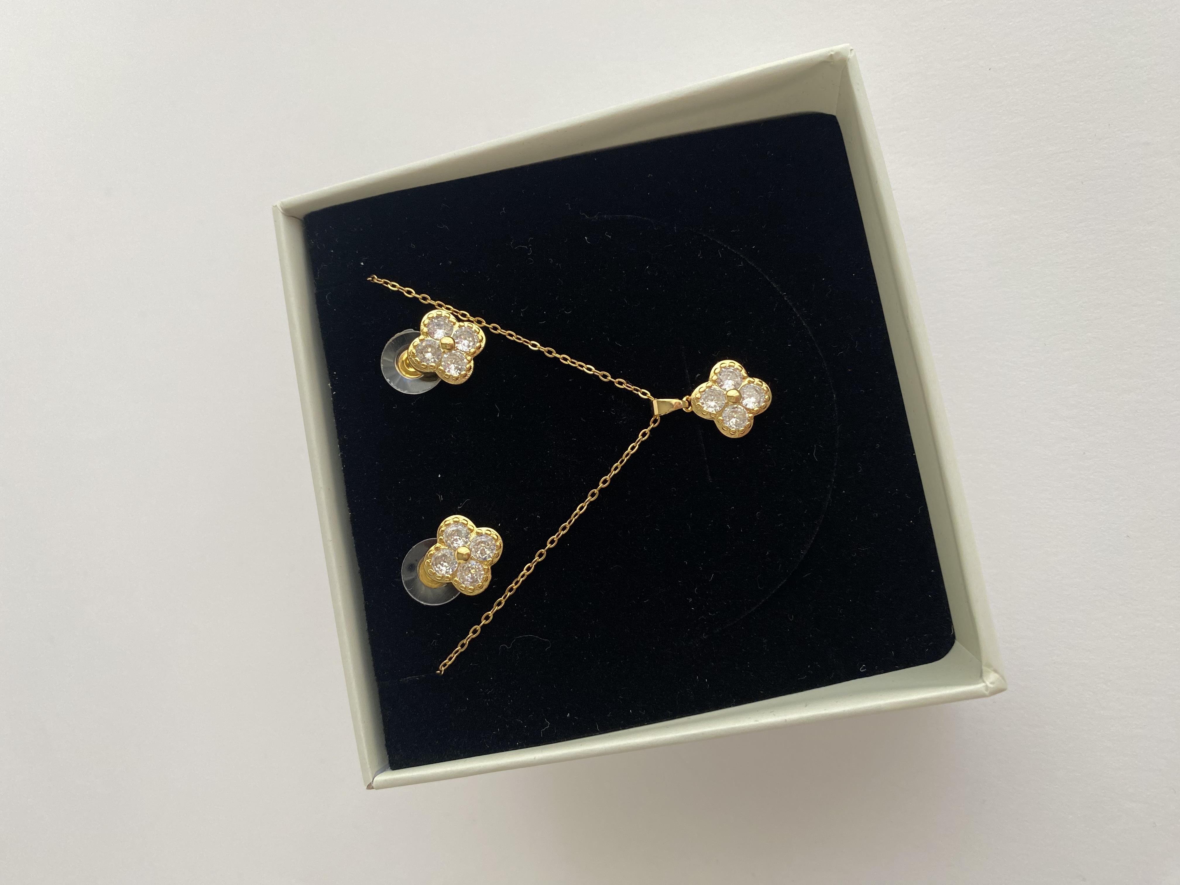 Zirkon Taşlı Yonca Çelik Kolye ve Çelik Küpe Seti-Gold