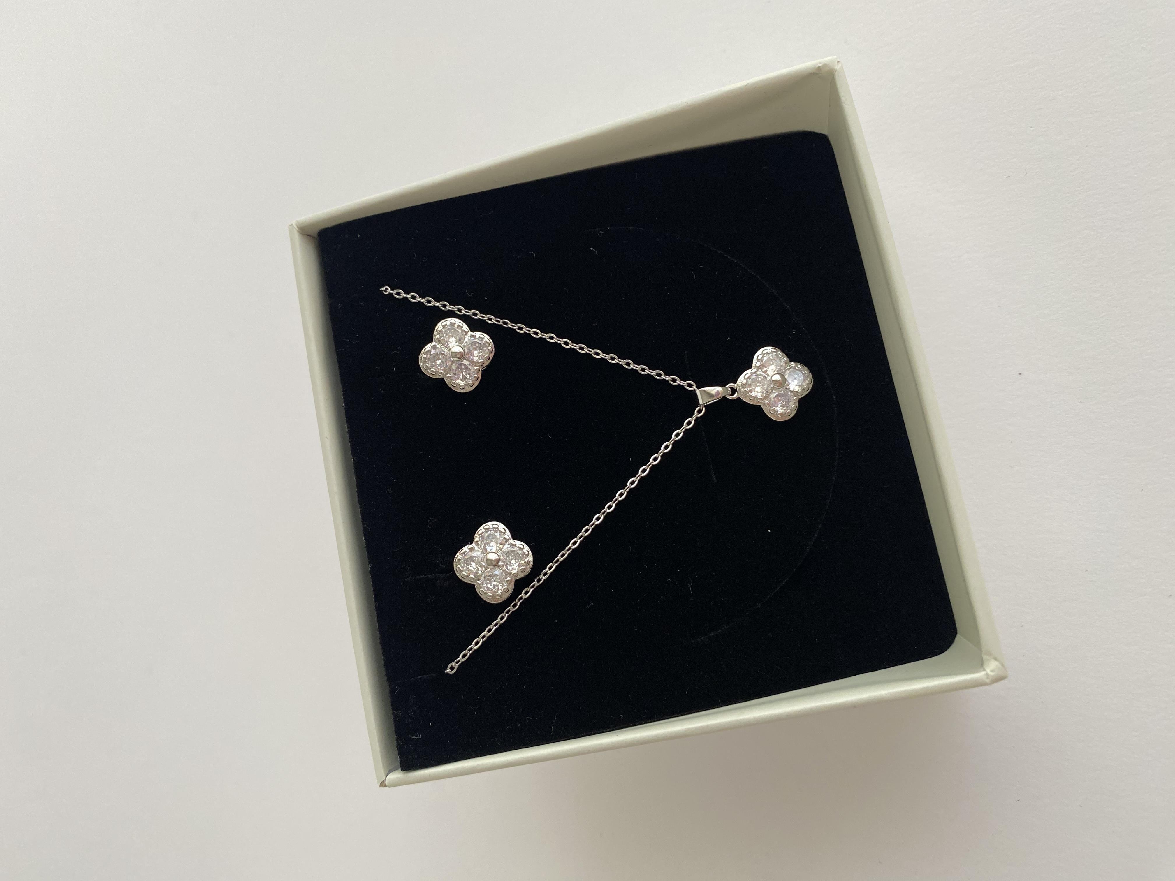 Zirkon Taşlı Yonca Çelik Kolye ve Çelik Küpe Seti-Silver