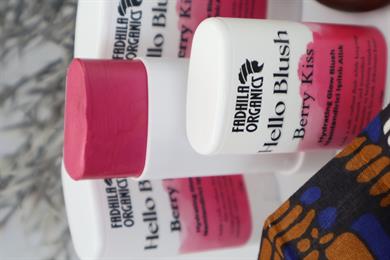 Hello Blush Doğal Işıltılı Stick Allık - Berry Kiss