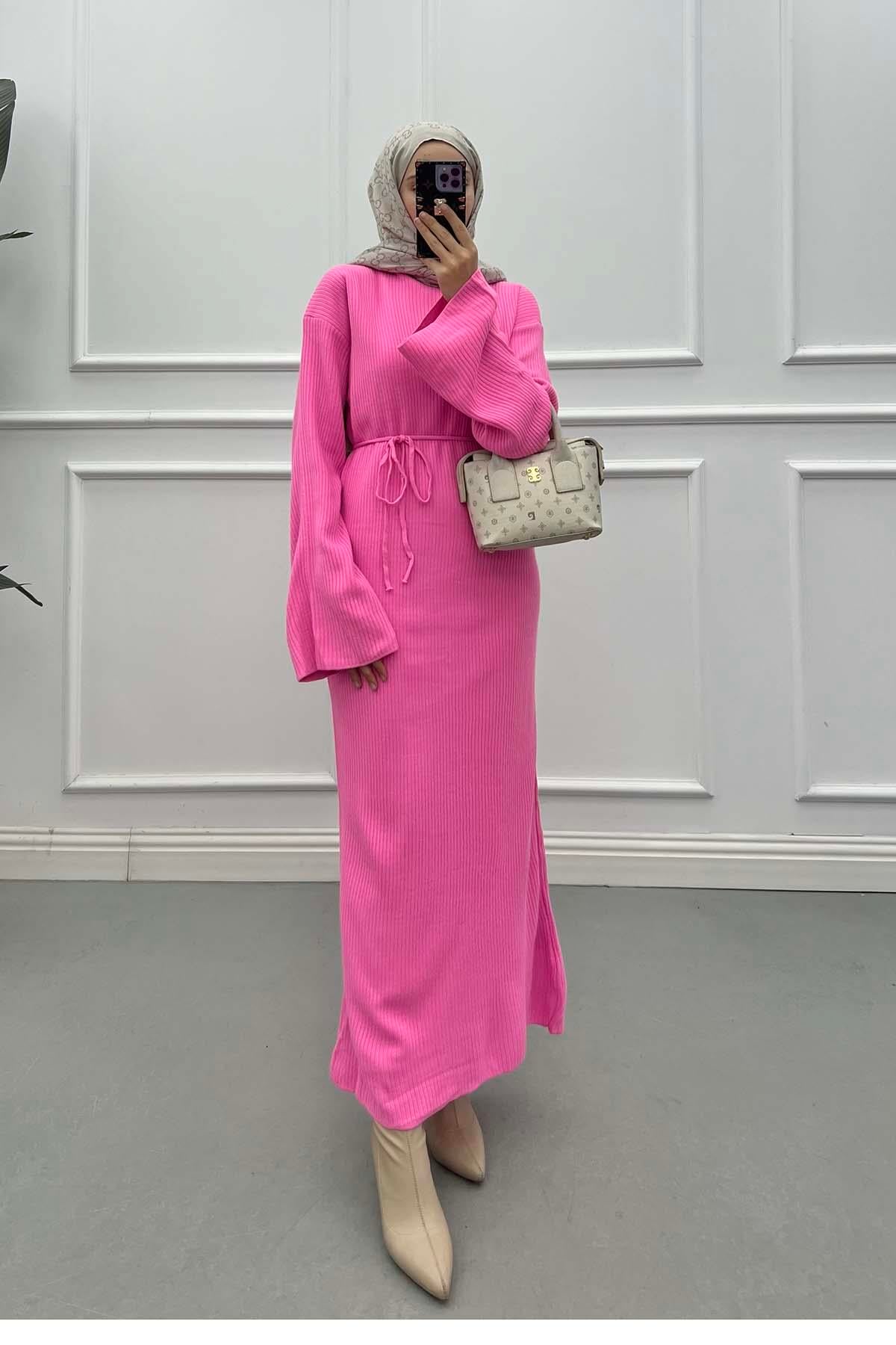 Dik Yaka Triko Elbise Pembe