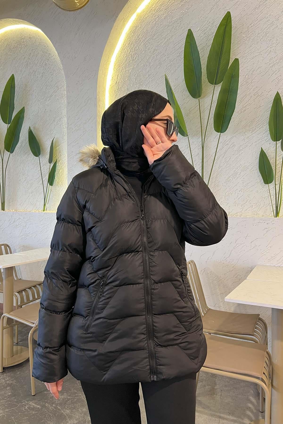 Şapkası Tüylü Şişme Mont Siyah