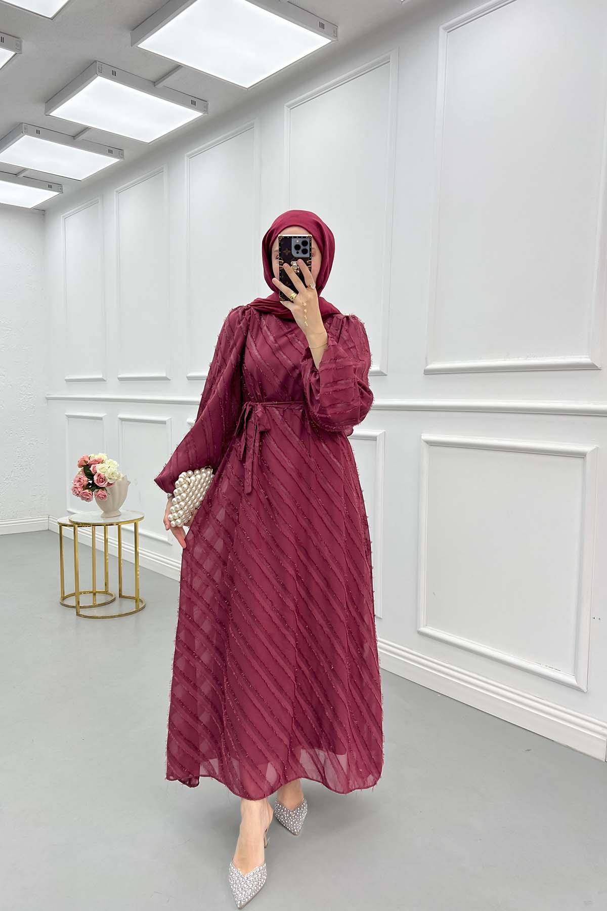 Şerit Desenli Tüylü Elbise Bordo