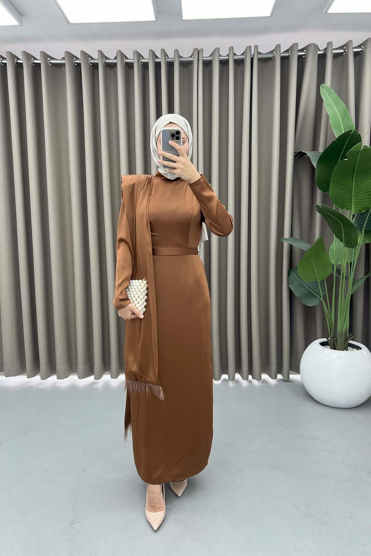 Tüy Detaylı Saten Abiye Kahve