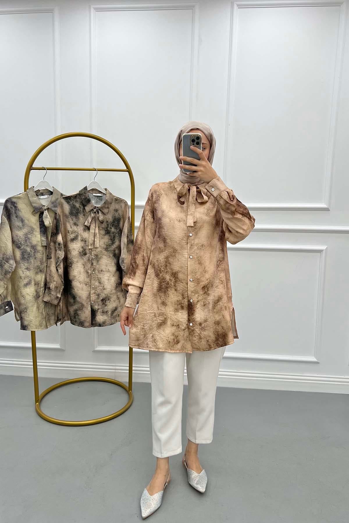 Yaka Bağlamalı Batik Desen Bluz Kahve