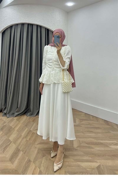 Aura Çiçek Brode İşlemeli Büzgülü Bluz Beyaz