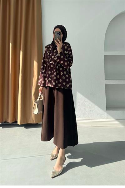 Modern Belden Oturtmalı Puantiye Desenli Takım Acı Kahve