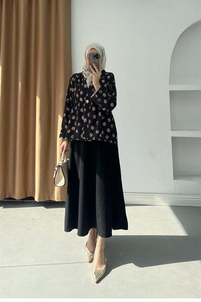 Modern Belden Oturtmalı Puantiye Desenli Takım Siyah