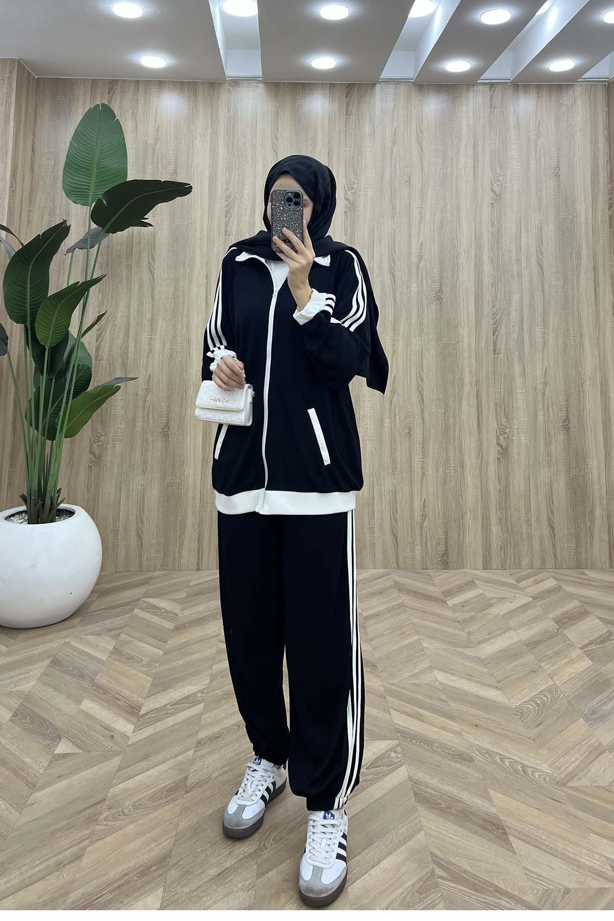 Beyaz Şerit Detaylı Kol-Bilek Lastikli Spor Takım Siyah