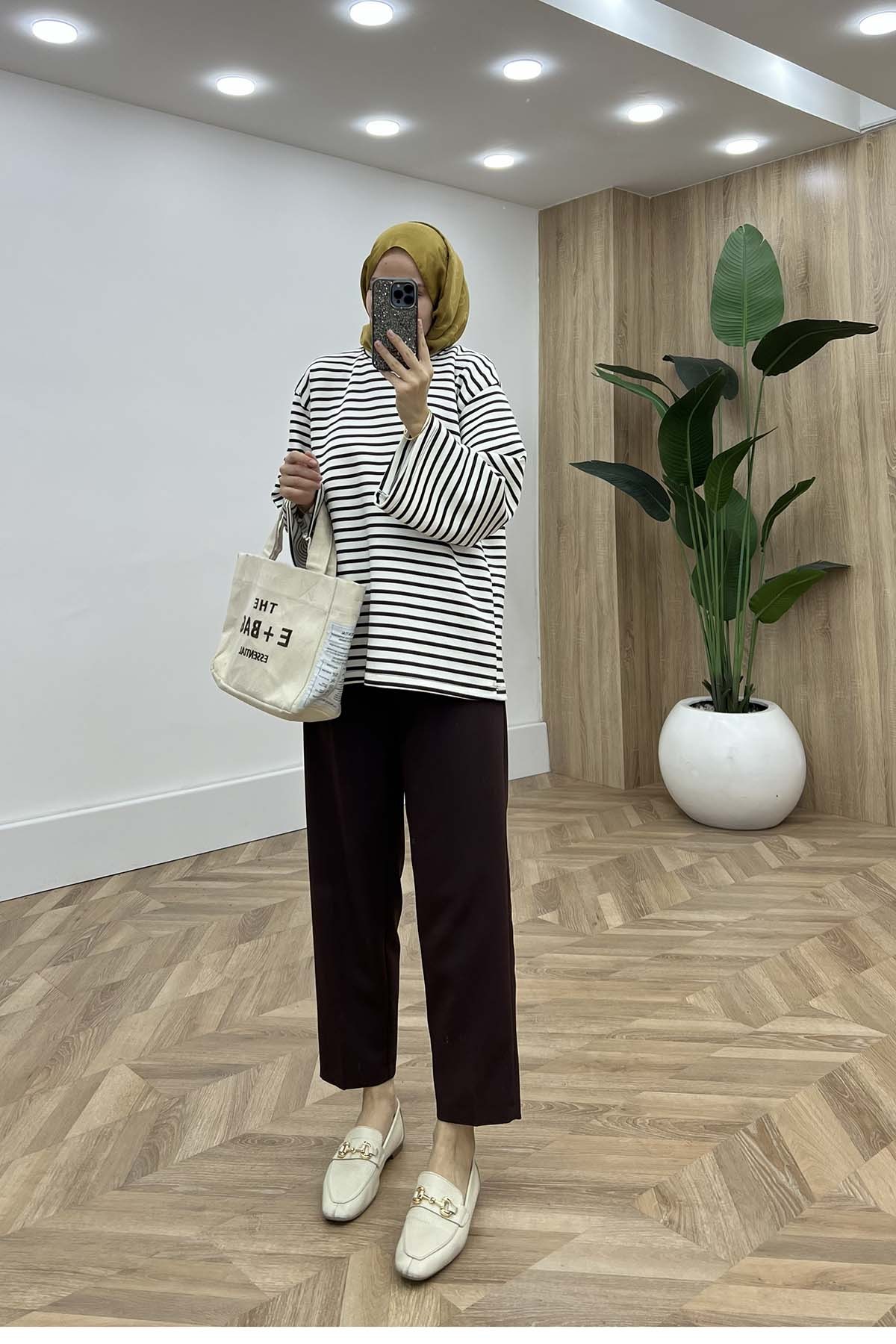 Bisiklet Yaka Çizgili Oysh Sweatshirt Kahve