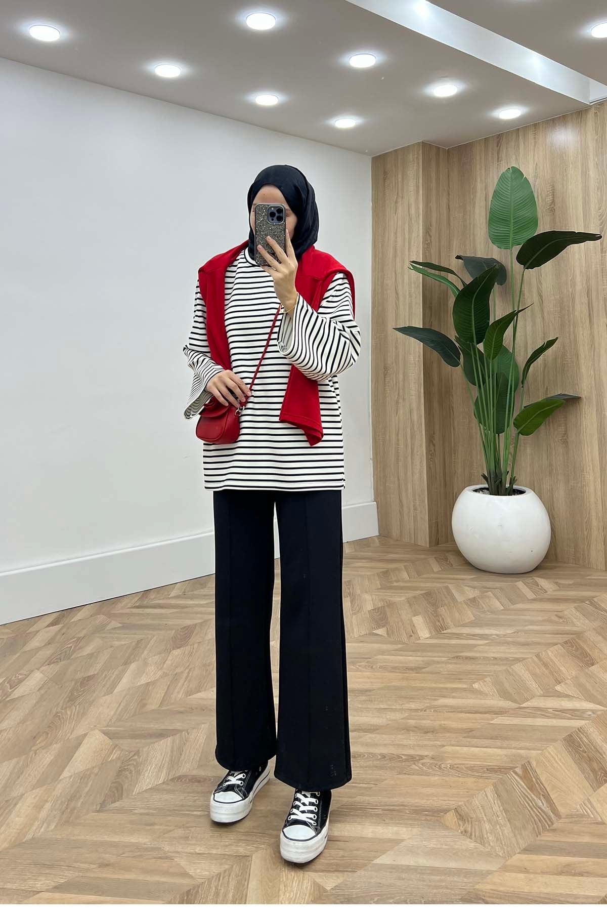 Bisiklet Yaka Çizgili Oysh Sweatshirt Siyah
