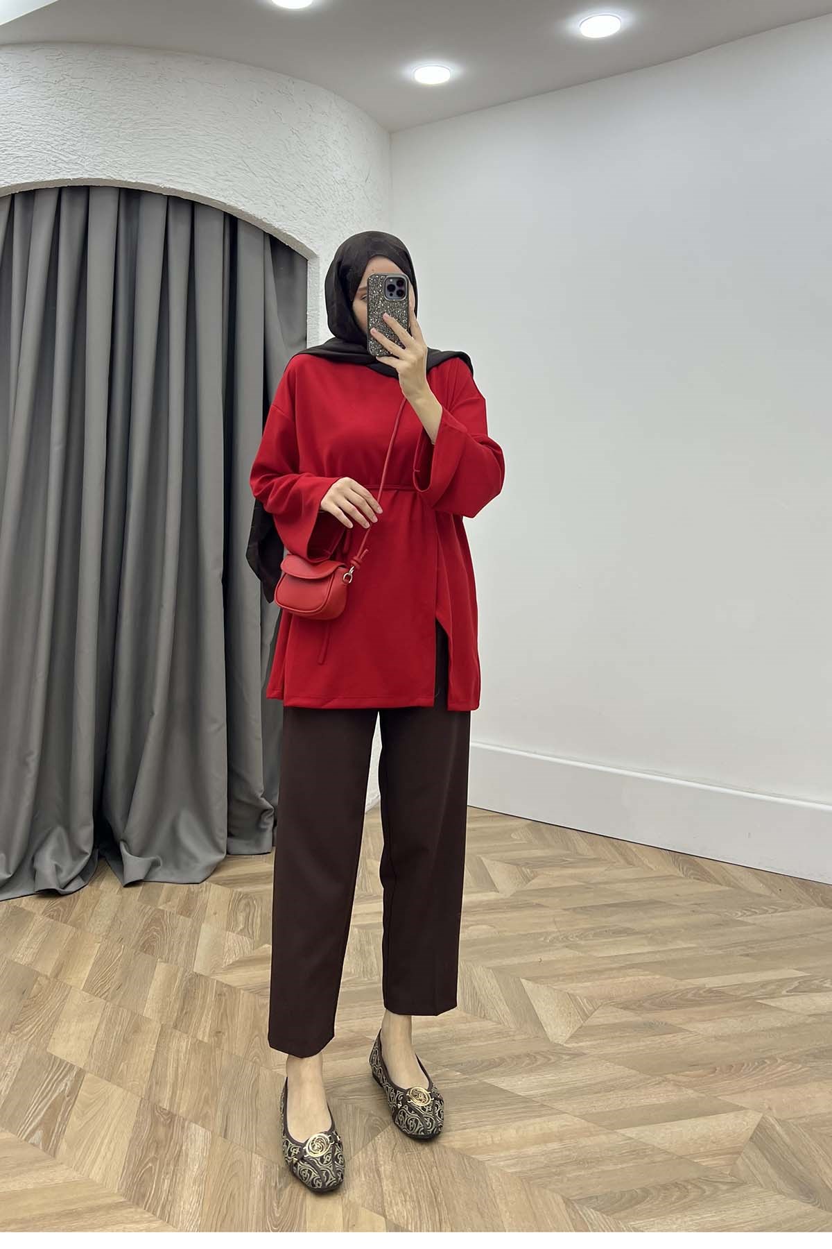 Bisiklet Yaka Yırtmaçlı Oysh Sweatshirt Kırmızı