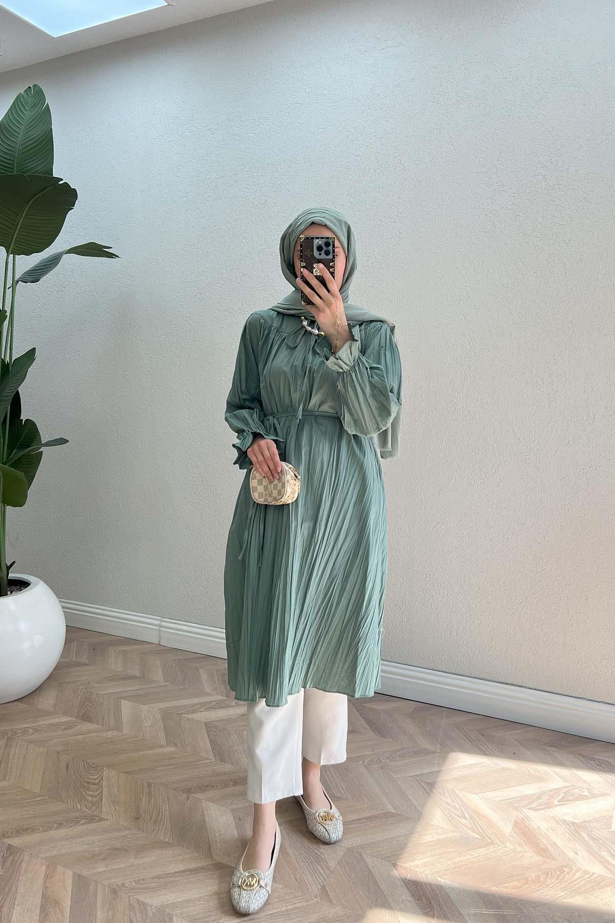 Boyun ve Kol Fırfırlı Pilise Detaytlı Tunik Yeşil