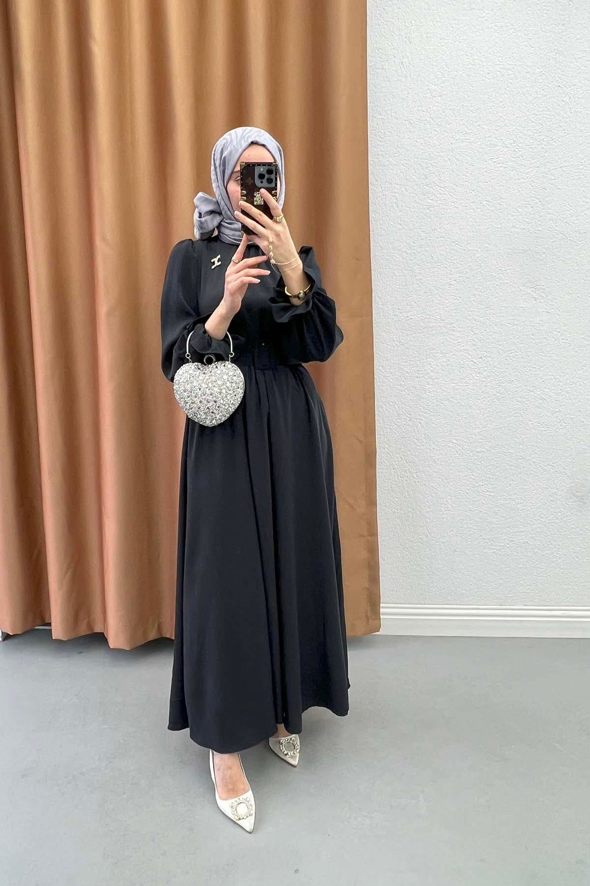 Broşlu Büzgülü Elbise Füme