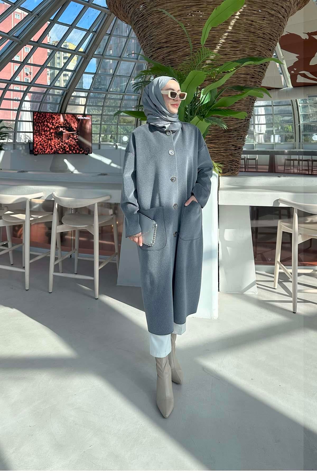 Cep ve Düğme Detaylı Kaban Gri