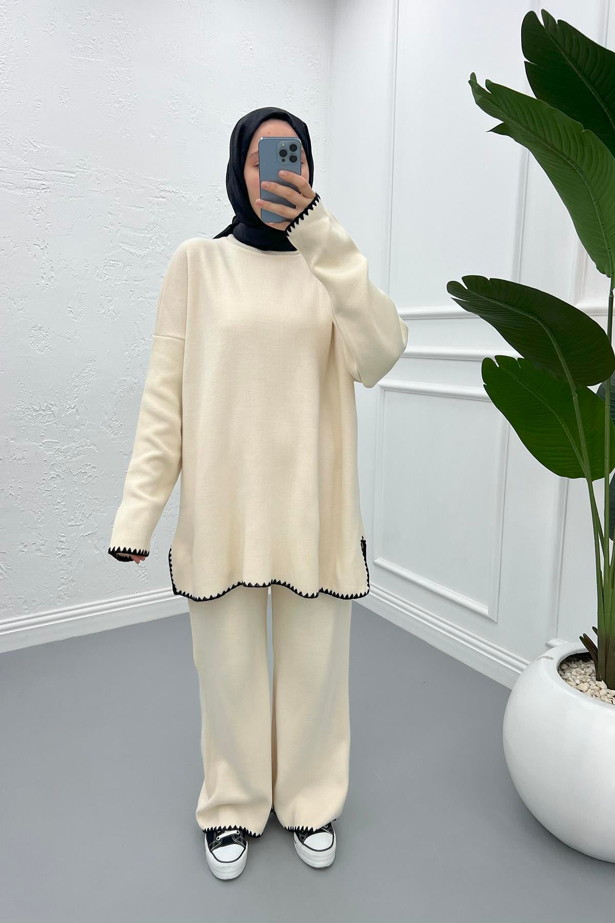 Dik Yaka İşlemeli Takım Krem