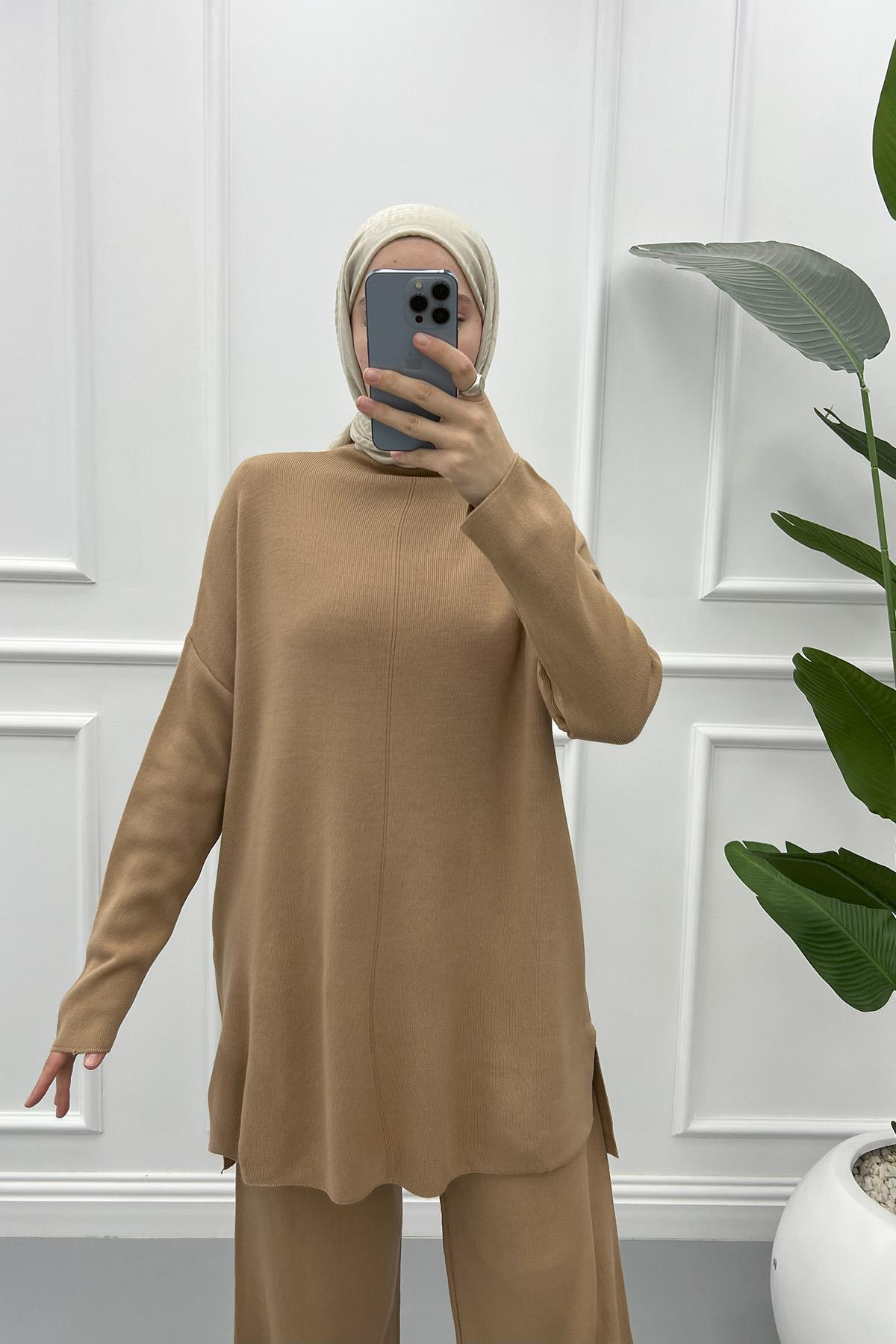 Dik Yaka Takım Sütlü Kahve