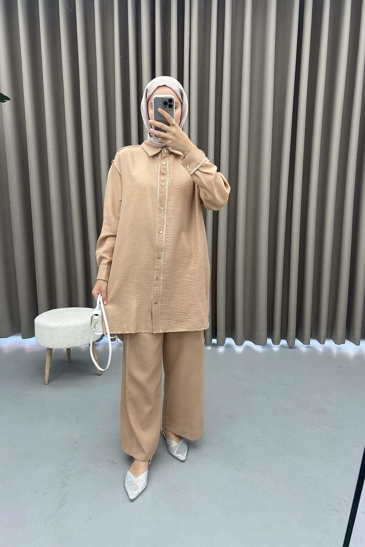 Dikiş Detaylı Parlak Takım Camel
