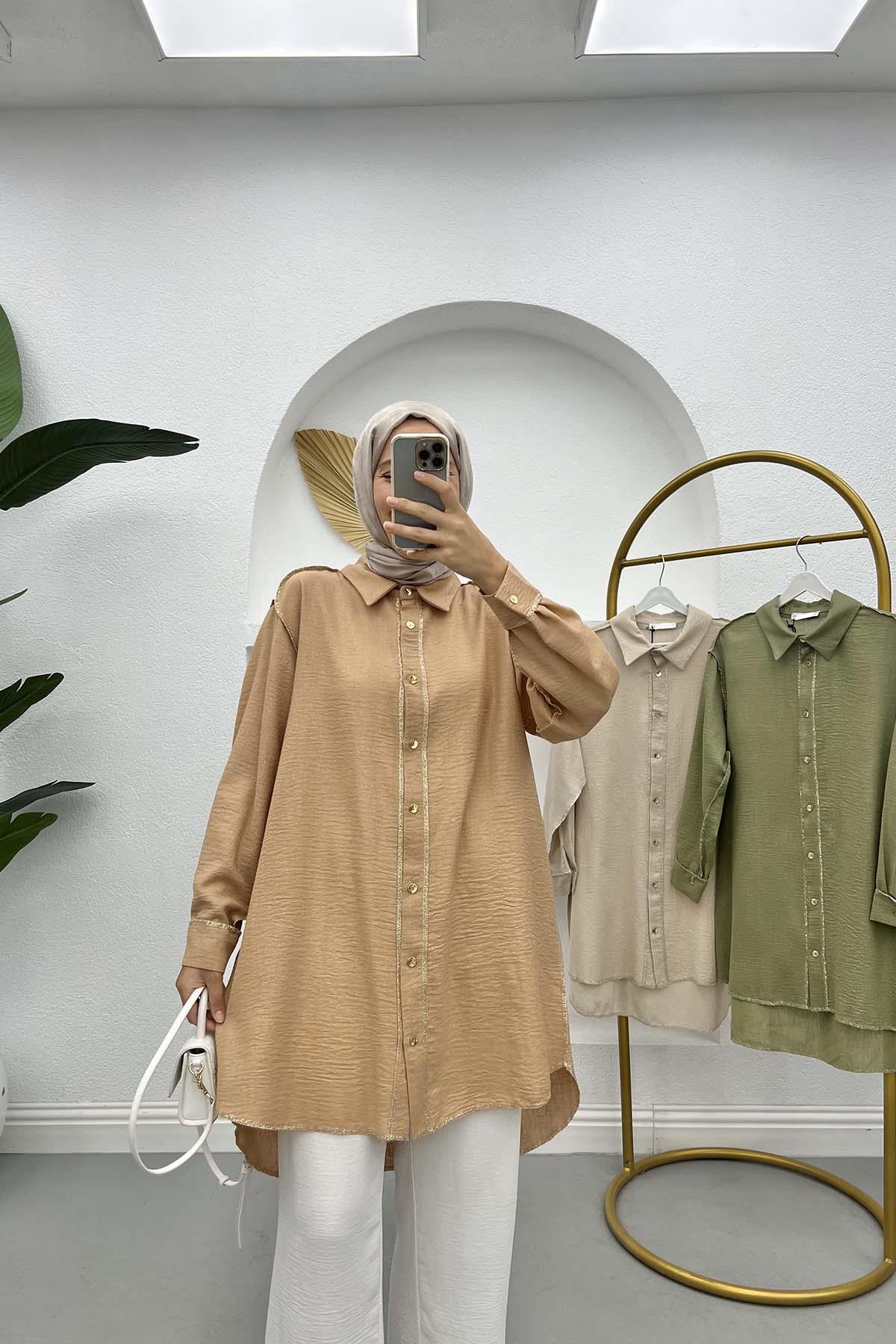 Dikiş Detaylı Parlak Uzun Gömlek Camel