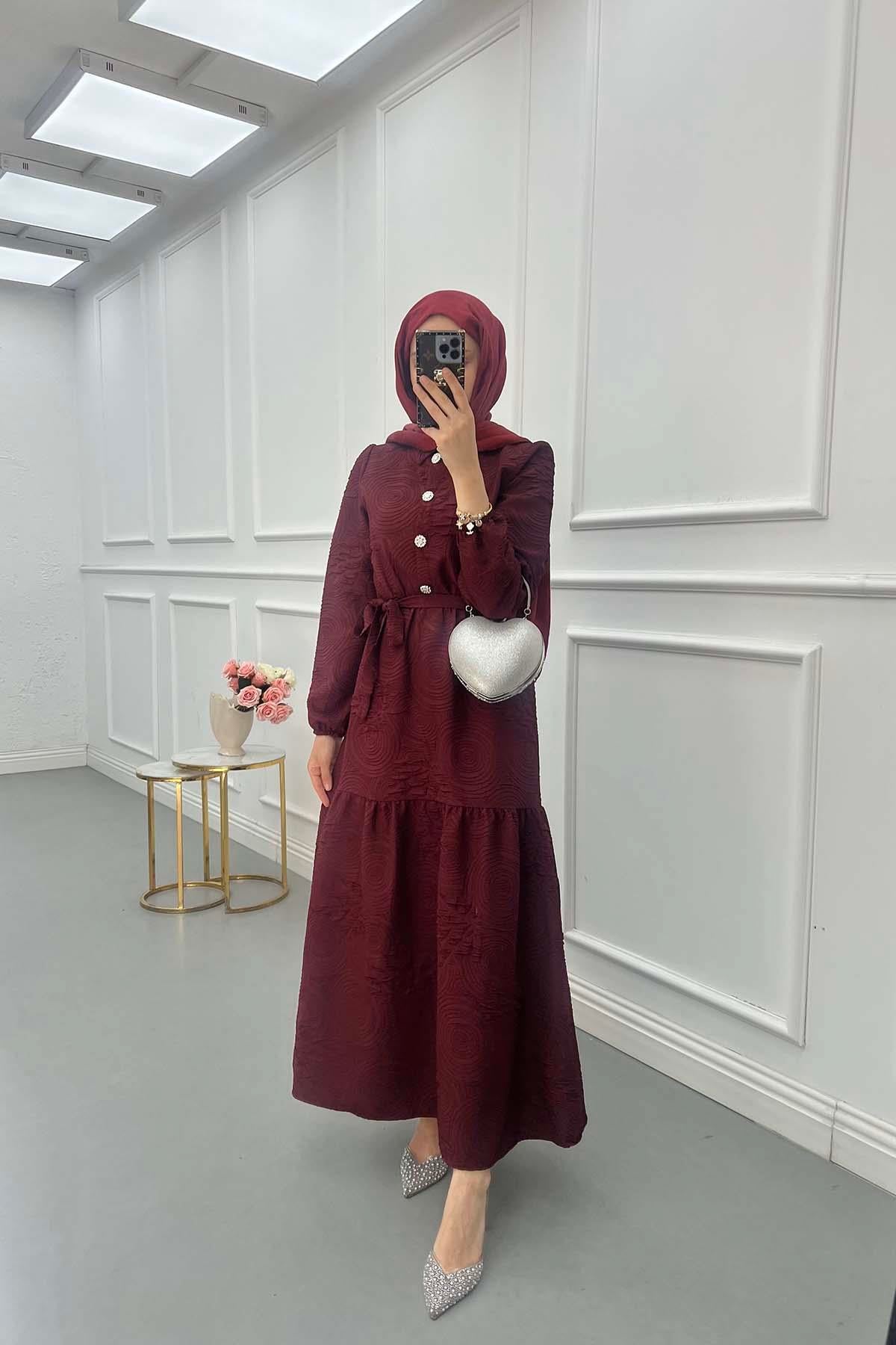 Dokulu Kumaş Düğme Detaytlı Elbise Bordo