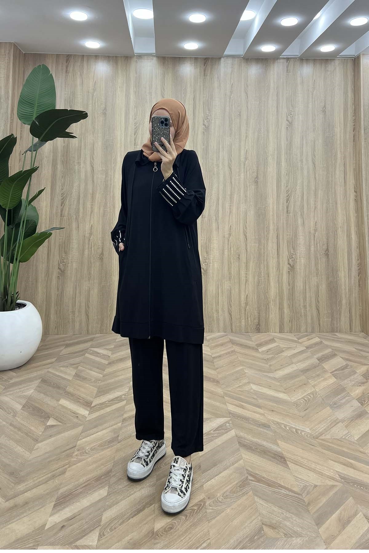 Fermuarlı Taş Detaylı Spor Takım Siyah