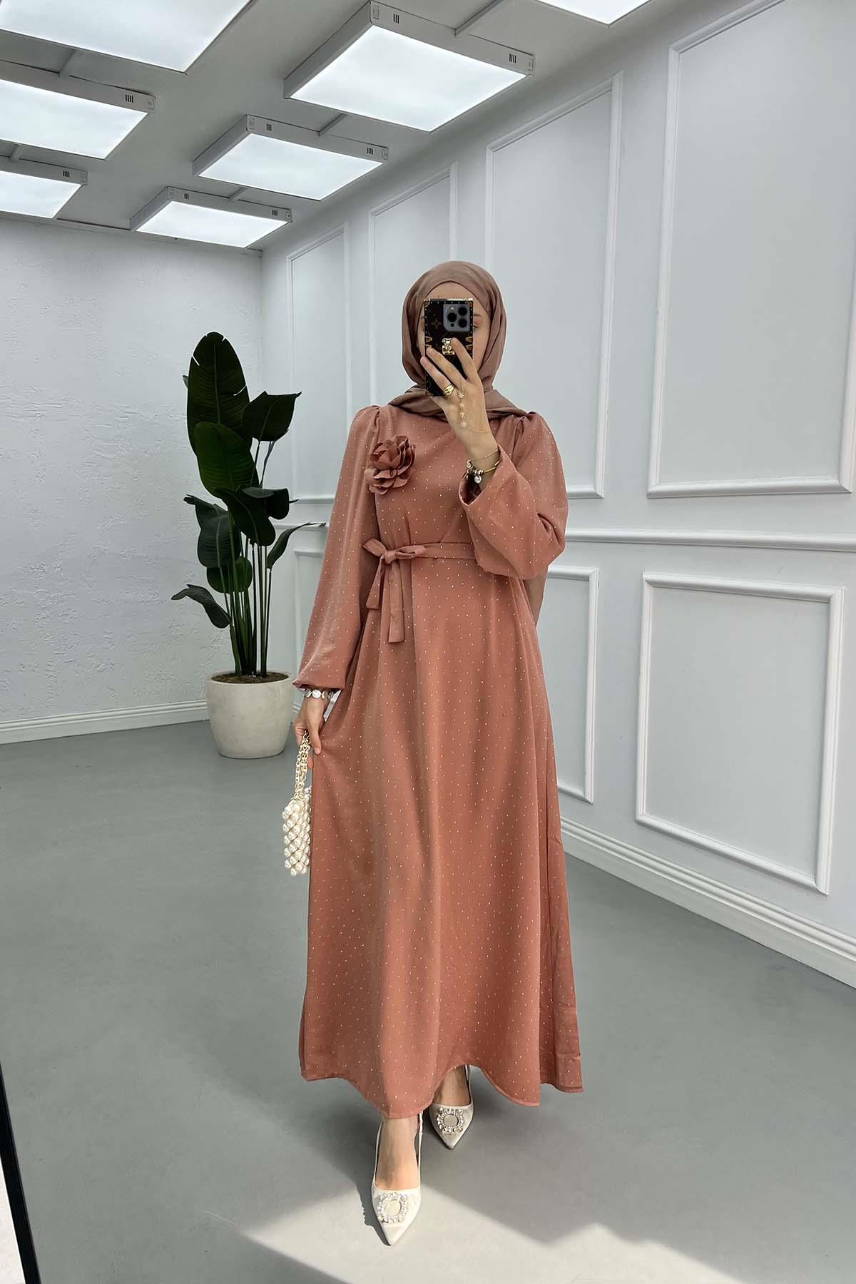 Gül Broşlu Taşlı Elbise Pudra