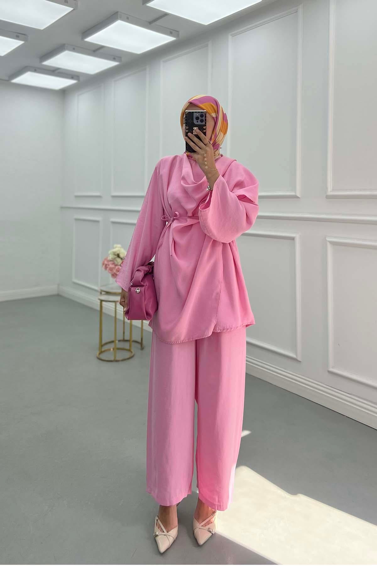 Kendinden Şal Detaylı Kuşaklı Takım Pembe