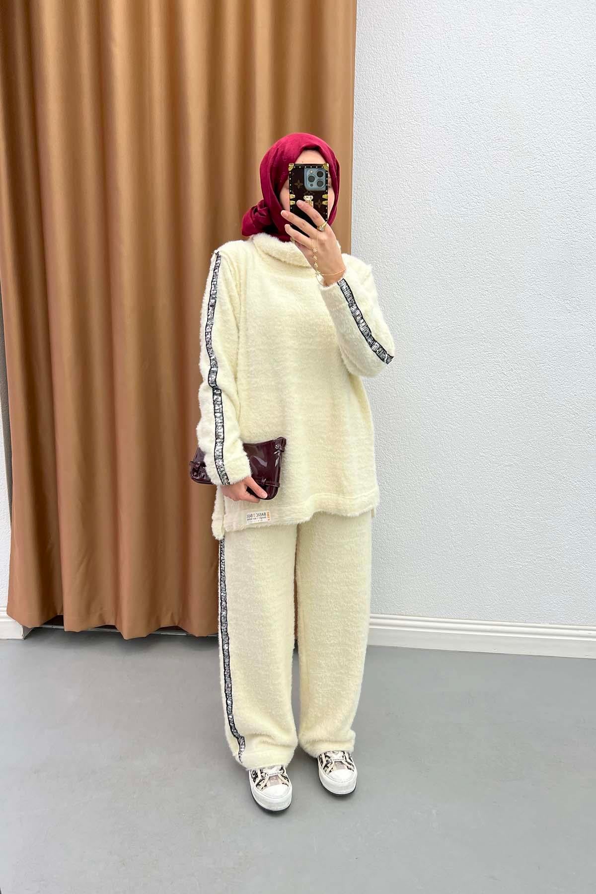 Kolları Pullu Sakallı Takım Krem