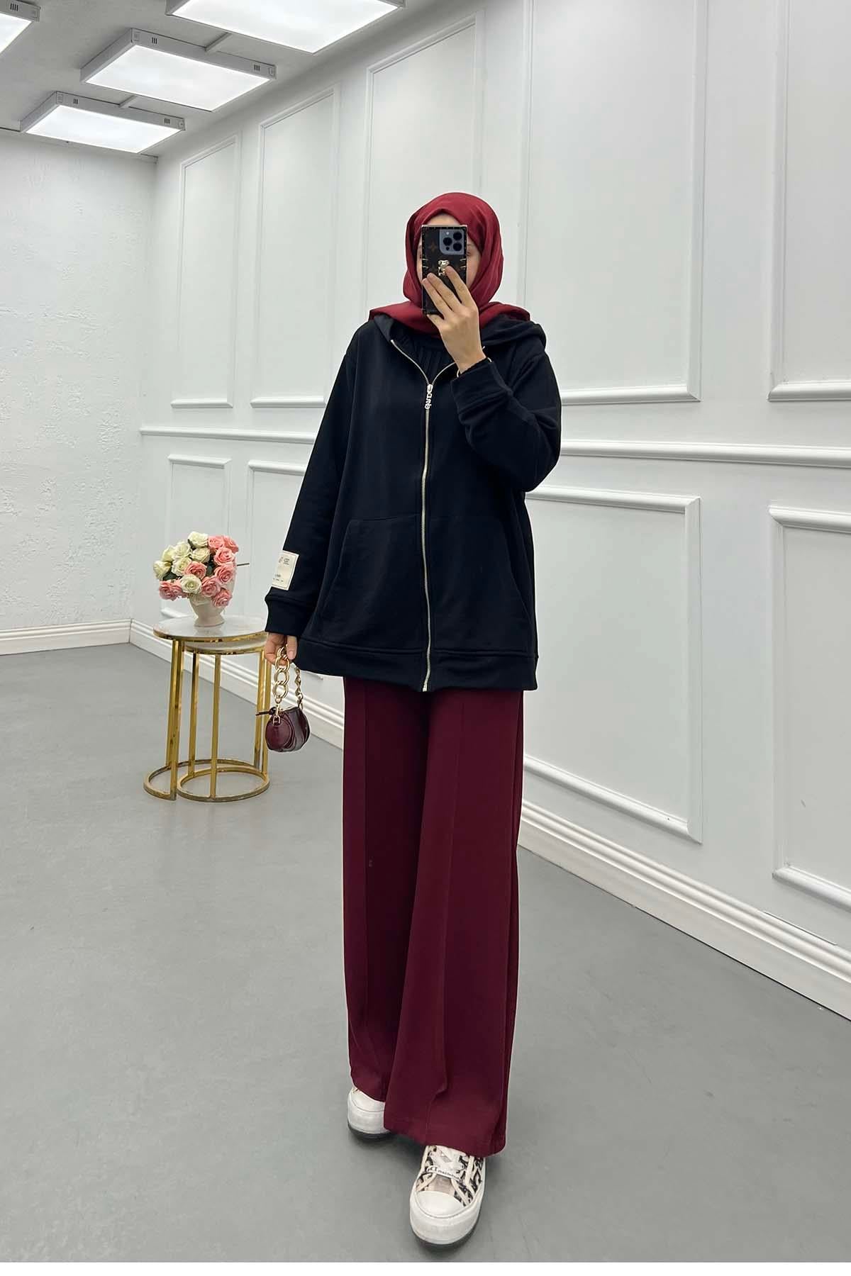Kolu Etiket Detaylı Kapüşonlu Sweat Siyah