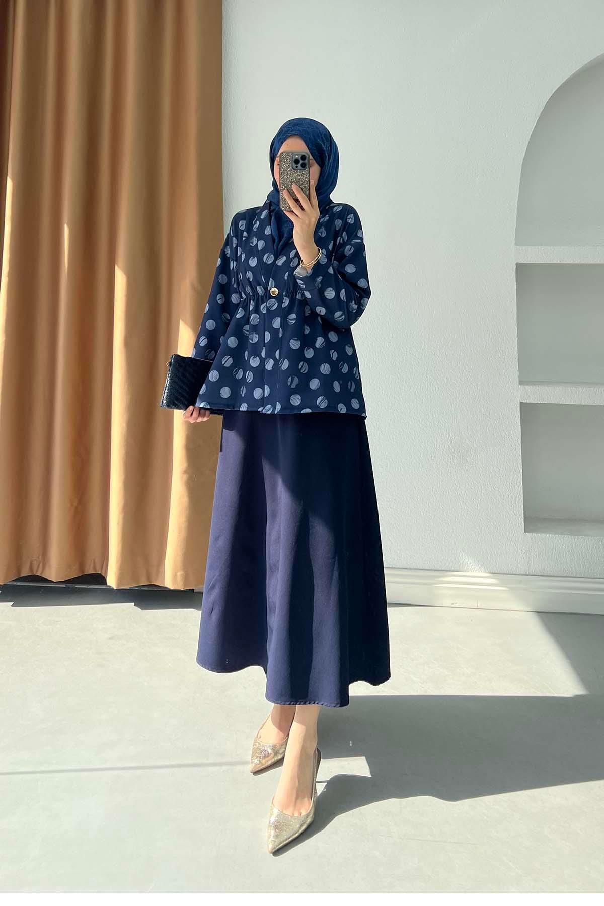 Modern Belden Oturtmalı Puantiye Desenli Takım Lacivert