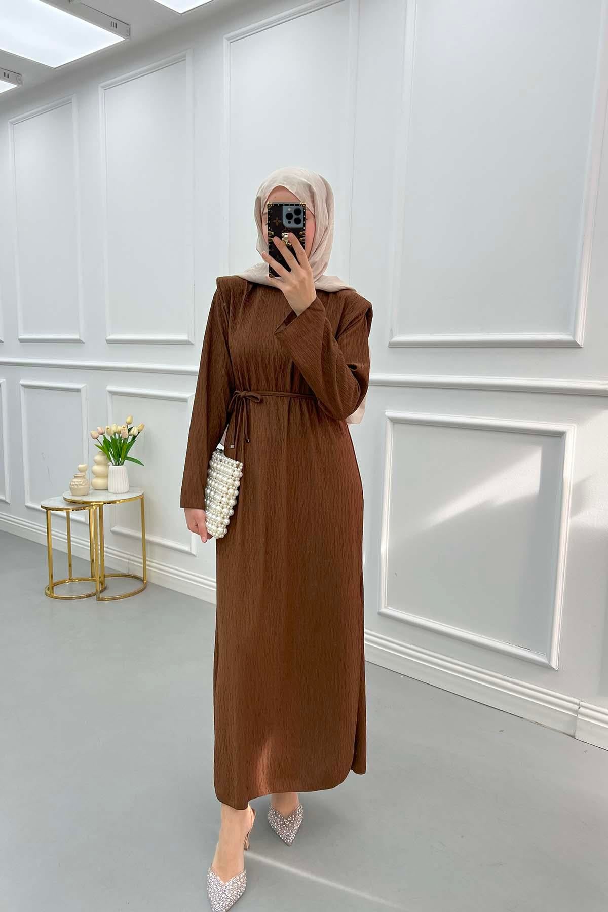 Omuz Vatkalı Bürümcük Elbise Kahve